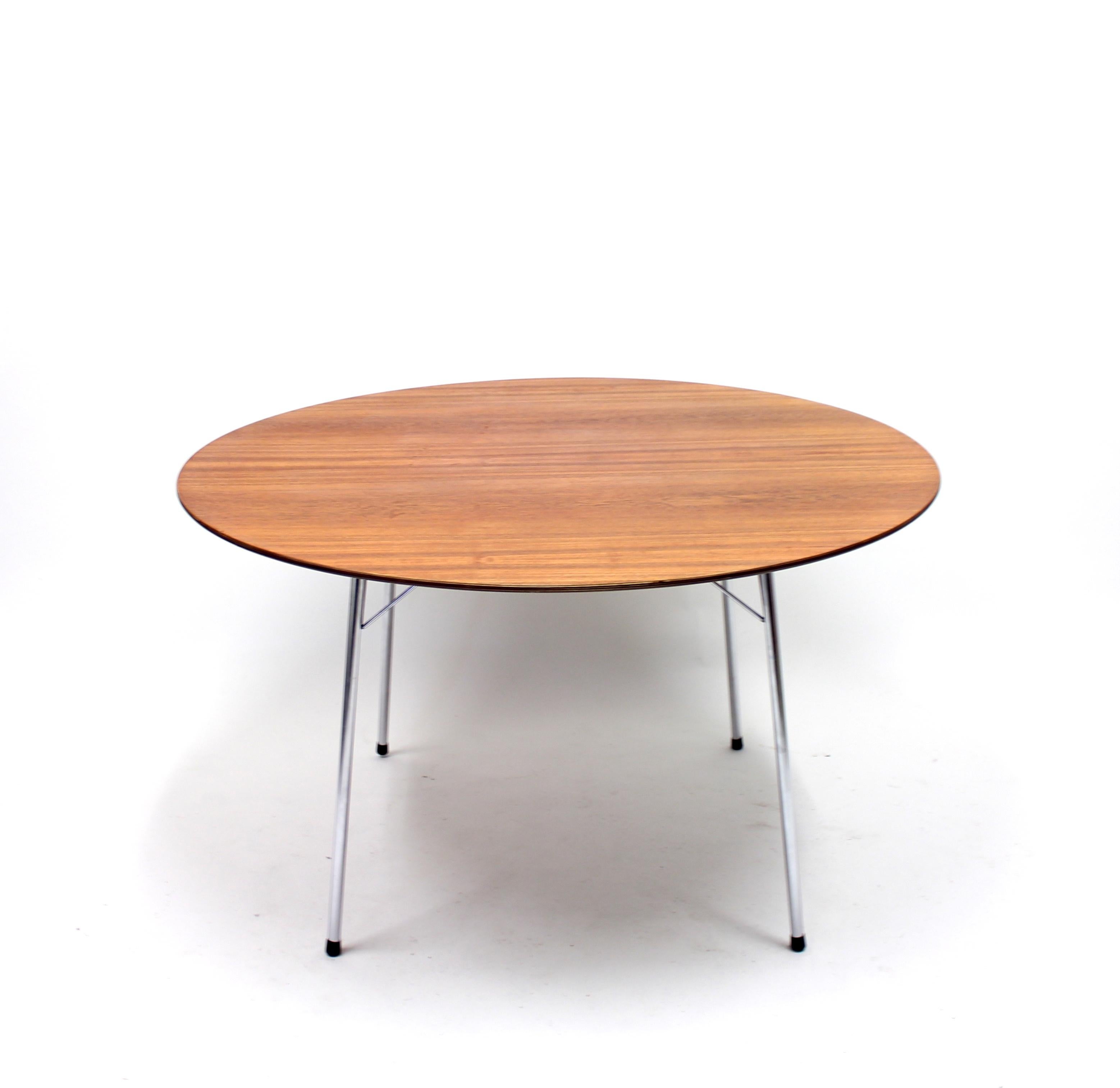 Esstisch Modell 3600 von Arne Jacobsen für Fritz Hansen:: 1960er Jahre im Zustand „Gut“ in Uppsala, SE