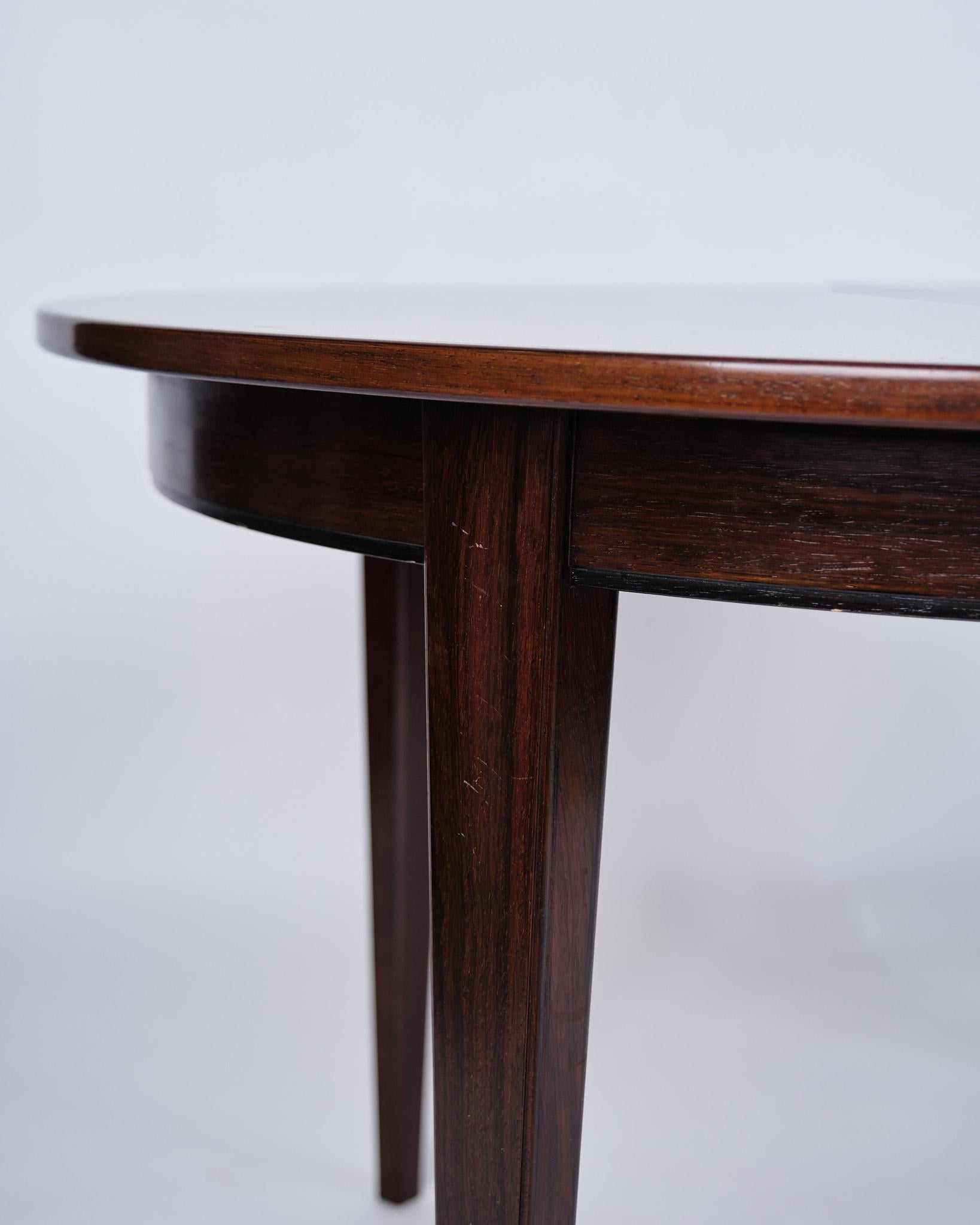 Danois Table de salle à manger Model No 55 en bois de rose par Omann Junior des années 1960 en vente
