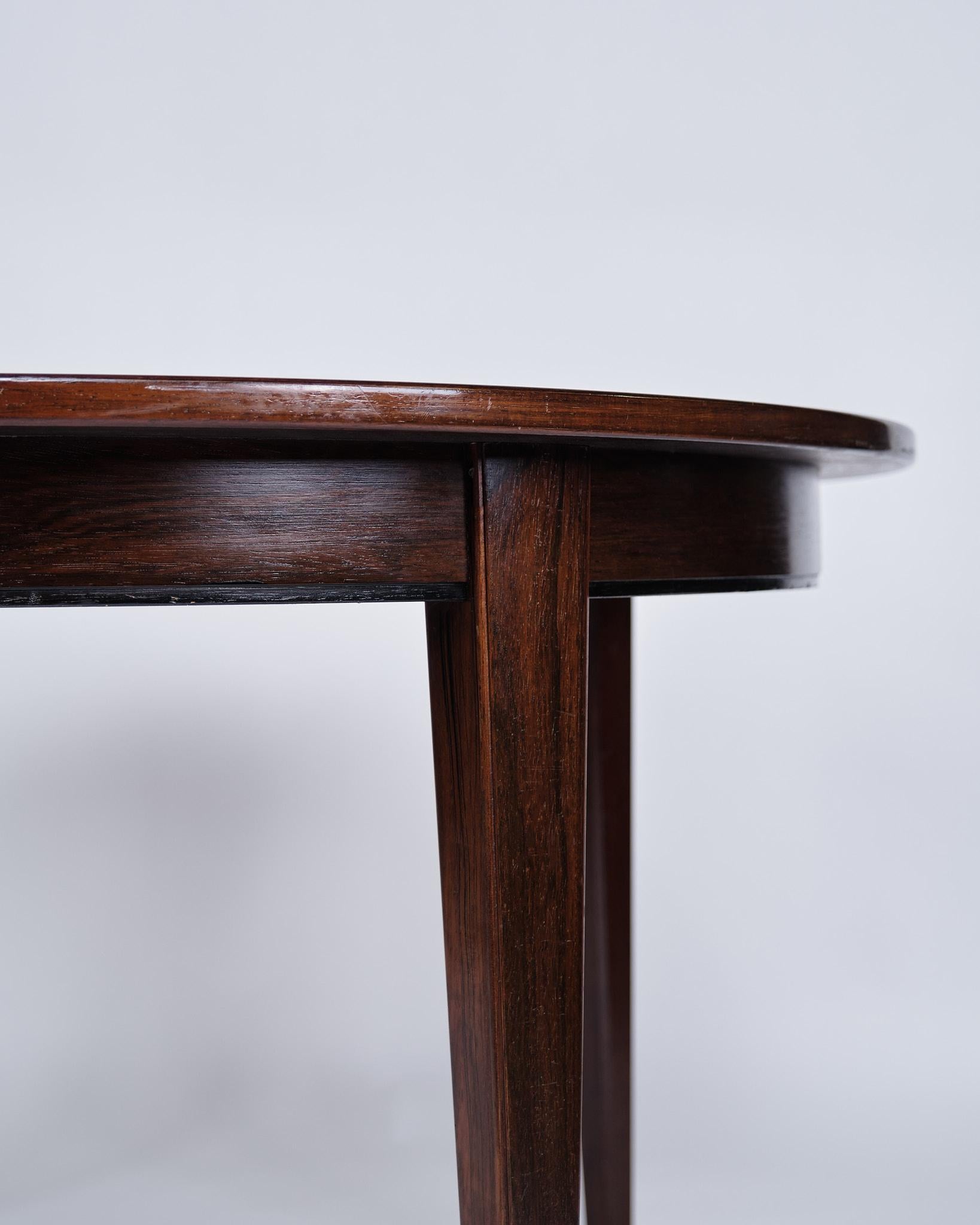 Milieu du XXe siècle Table de salle à manger Model No 55 en bois de rose par Omann Junior des années 1960 en vente