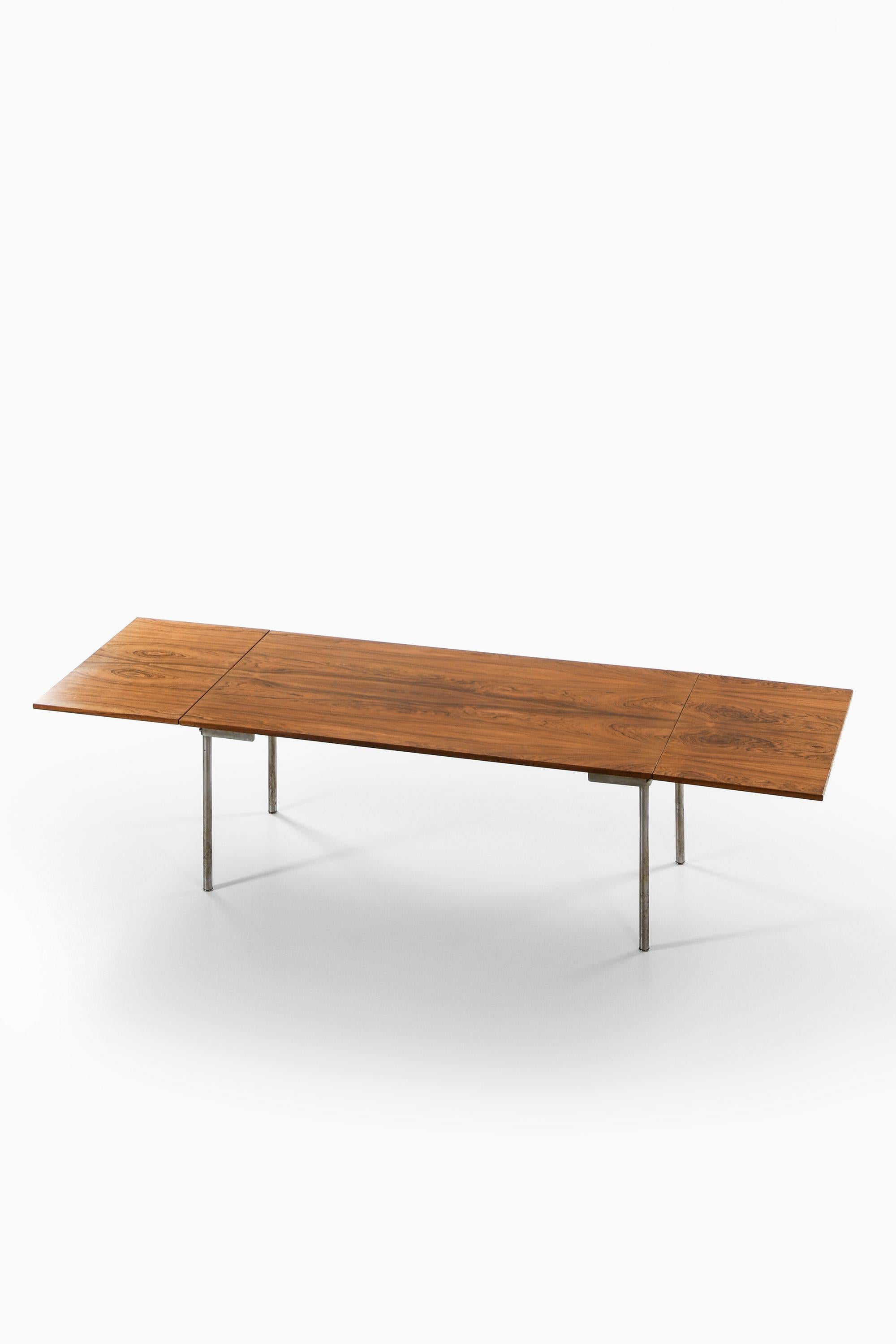 Milieu du XXe siècle Table de salle à manger, Model No. AT-319, en bois de rose et acier par Hans J. Wegner, années 1960 en vente