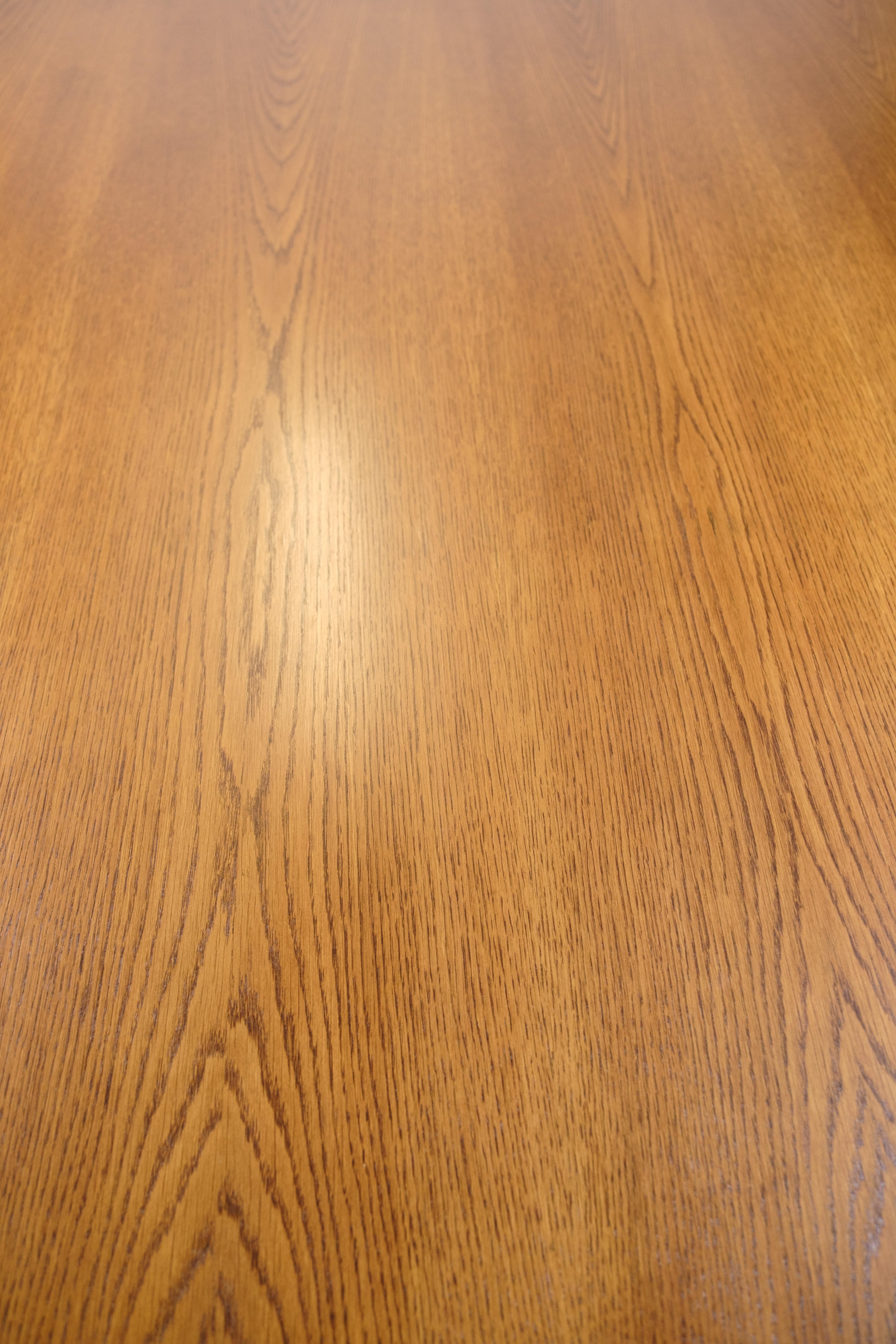 Mesa de comedor Modelo Superellipse En Roble Y Con Borde De Aluminio Por Bruno Mathsson Moderno de mediados de siglo en venta