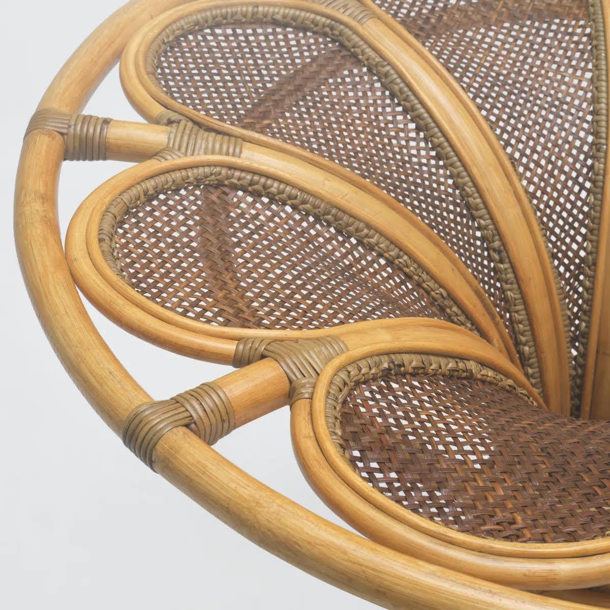 Esstisch, Rattan natur, transparentes, abgeschrägtes Glas. (Abgeschrägt) im Angebot