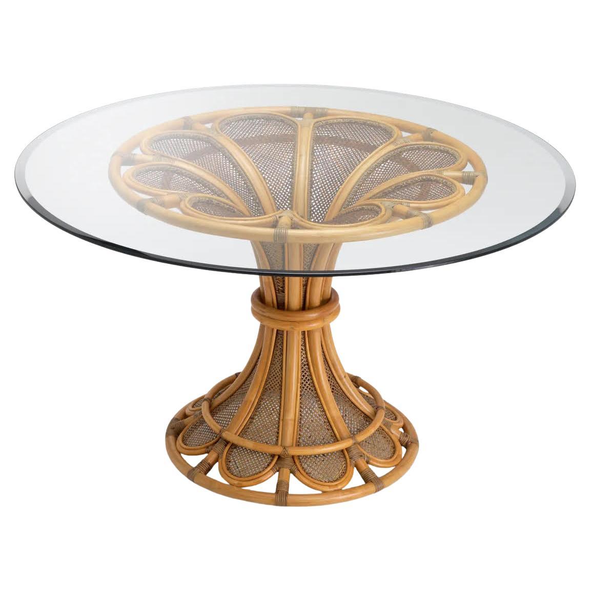 Esstisch, Rattan natur, transparentes, abgeschrägtes Glas.