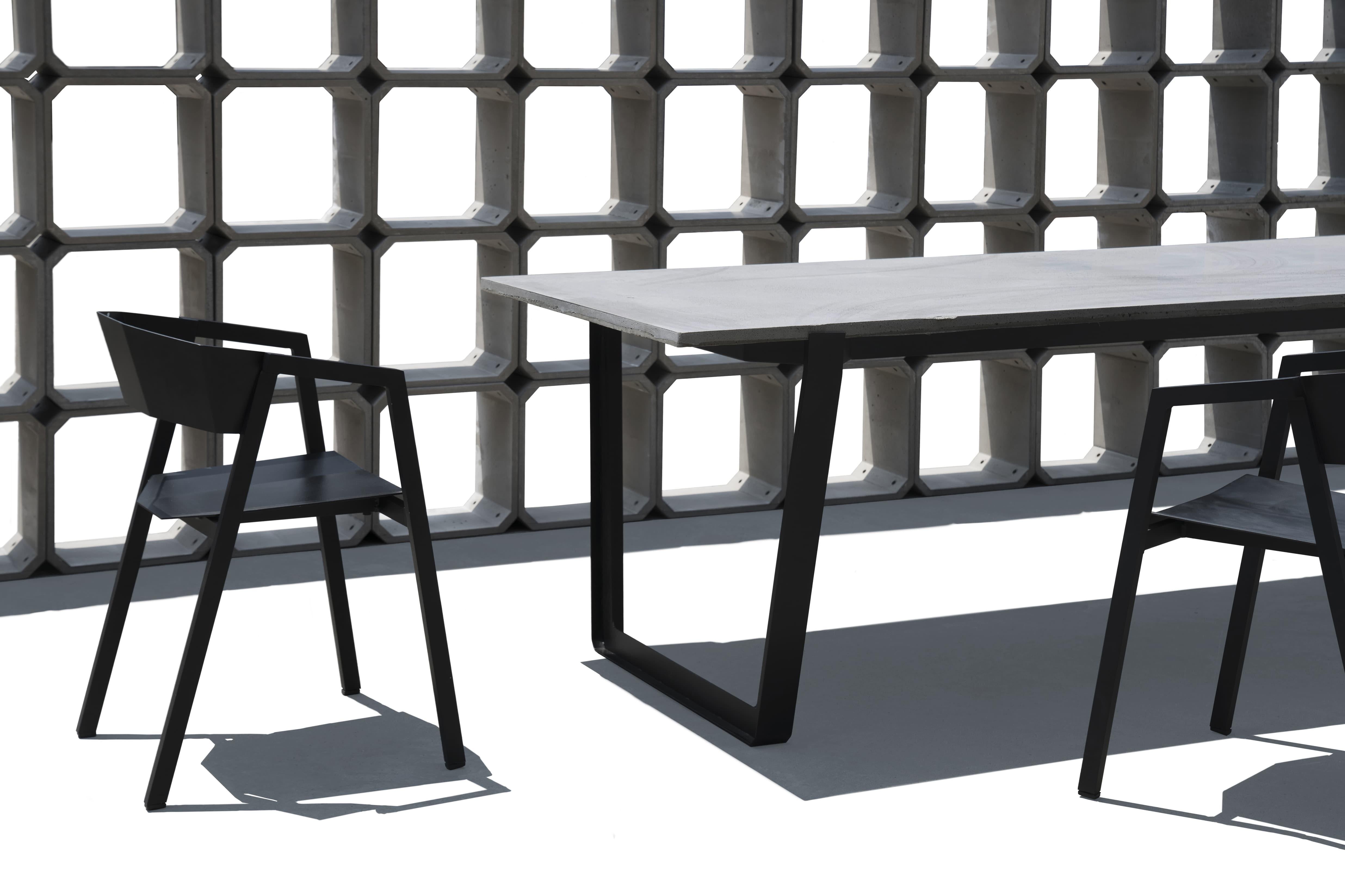 Industriel Table de salle à manger 'Nian' en béton et acier (180cm) en vente