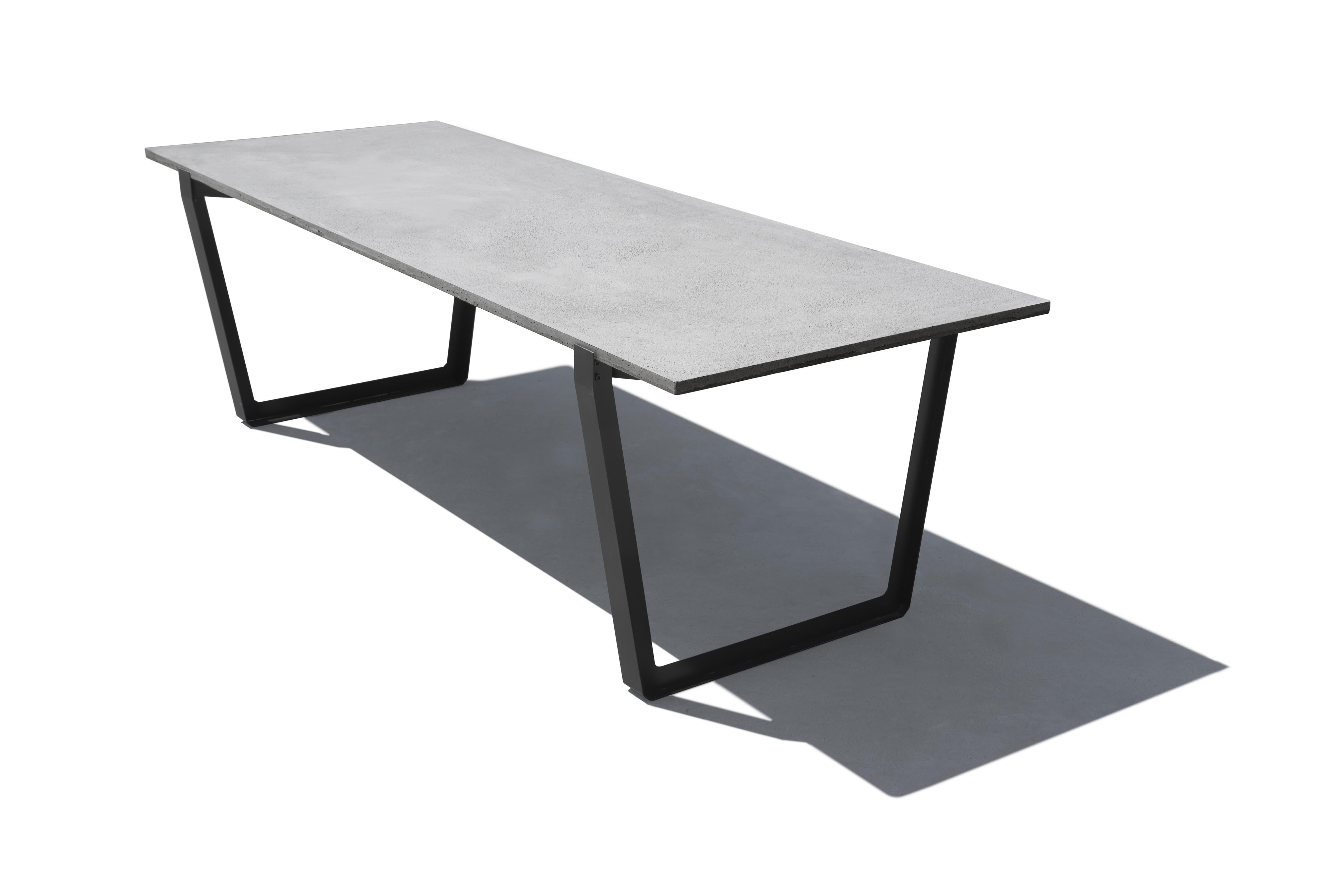 XXIe siècle et contemporain Table de salle à manger 'Nian' en béton et acier (180cm) en vente