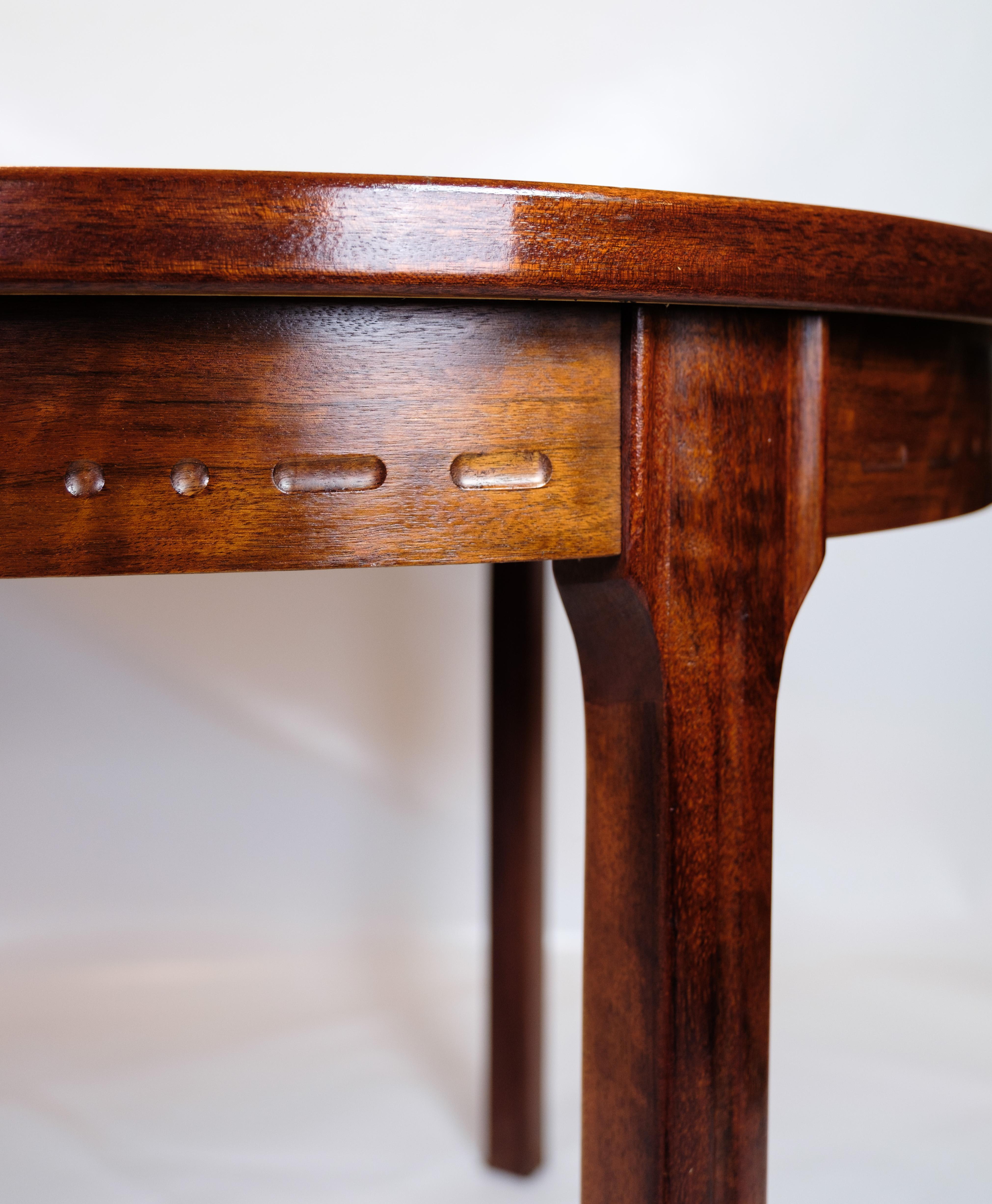 Mid-Century Modern Dining table of Danish design made in walnut from around the 1960s For Sale