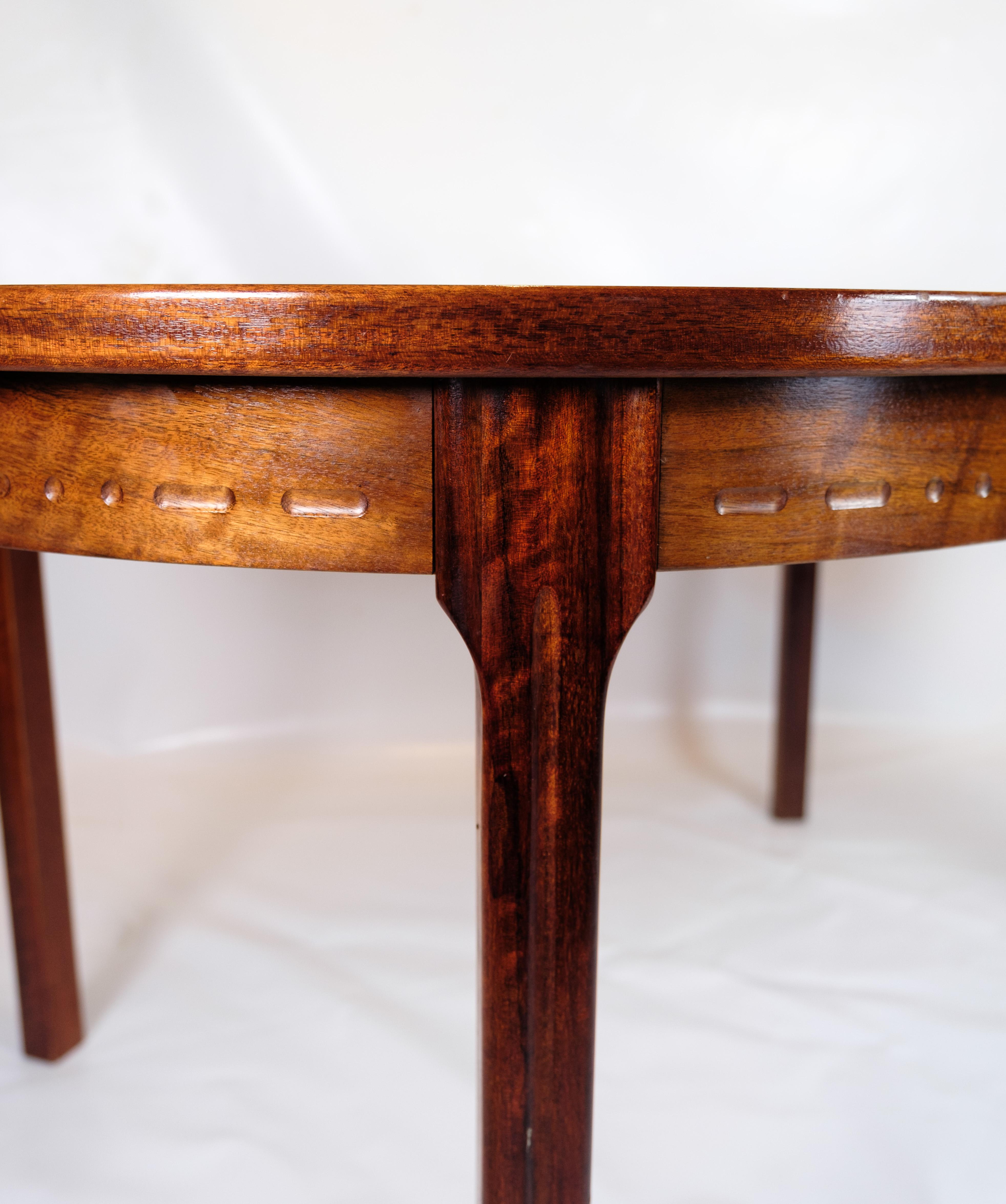Mid-20th Century Dining table of Danish design made in walnut from around the 1960s For Sale