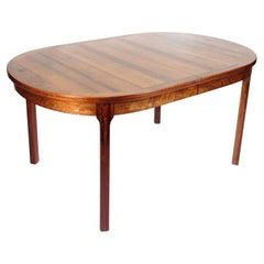 Table de salle à manger en noyer de design danois, datant des années 1960.