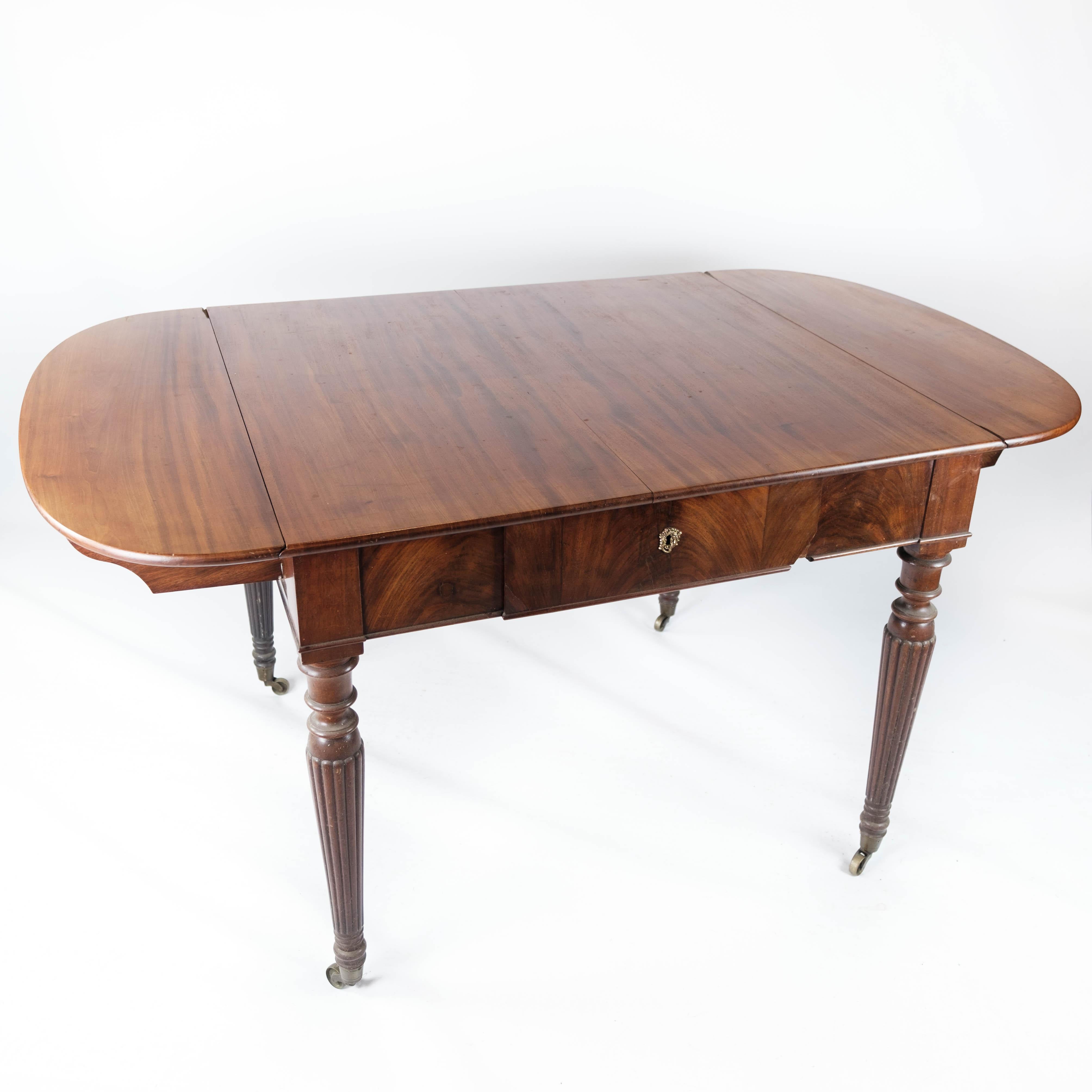 Dining Table of Mahogany with Extension Plates, 1840s For Sale 6