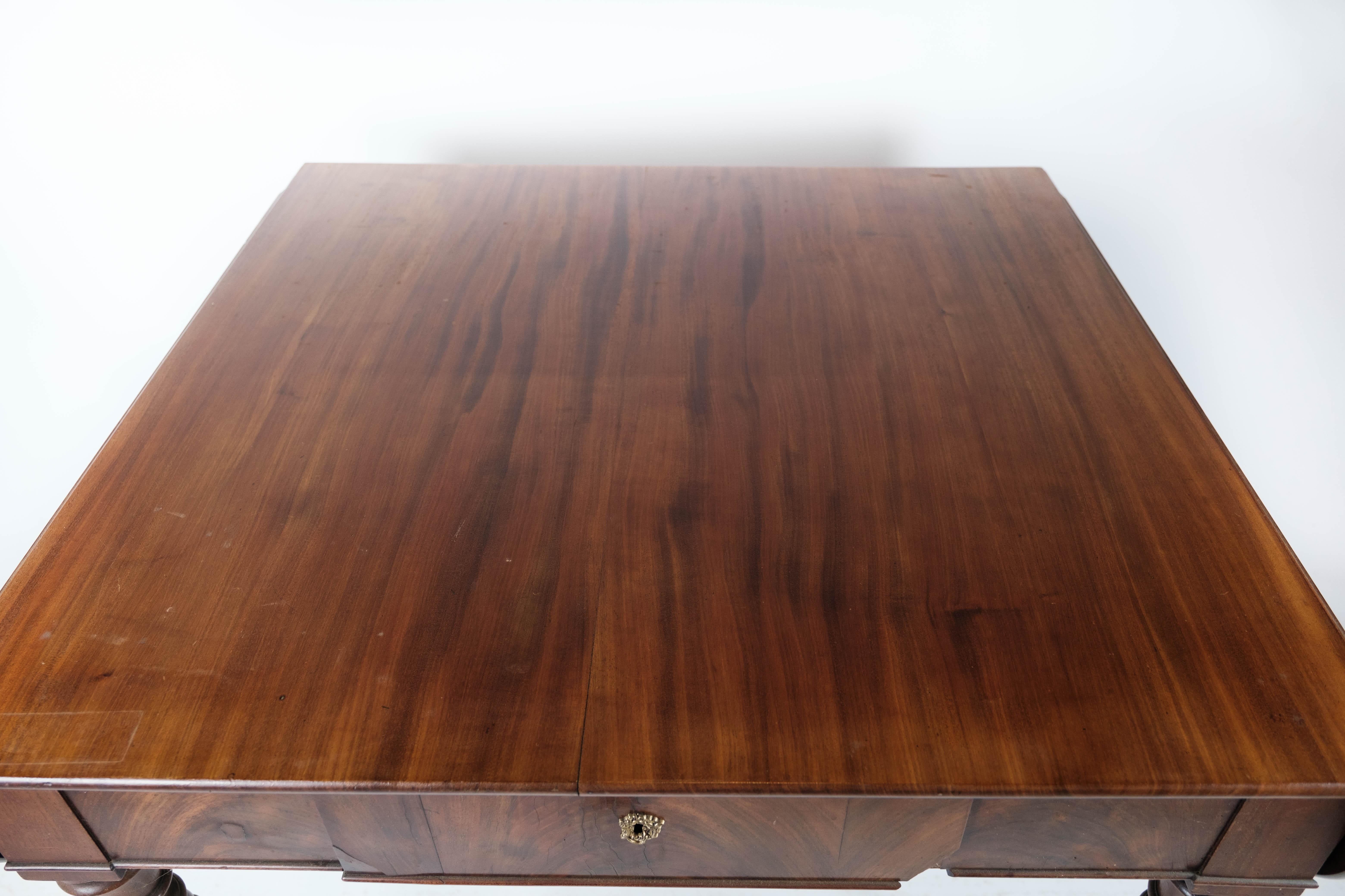 Dining Table of Mahogany with Extension Plates, 1840s In Good Condition For Sale In Lejre, DK
