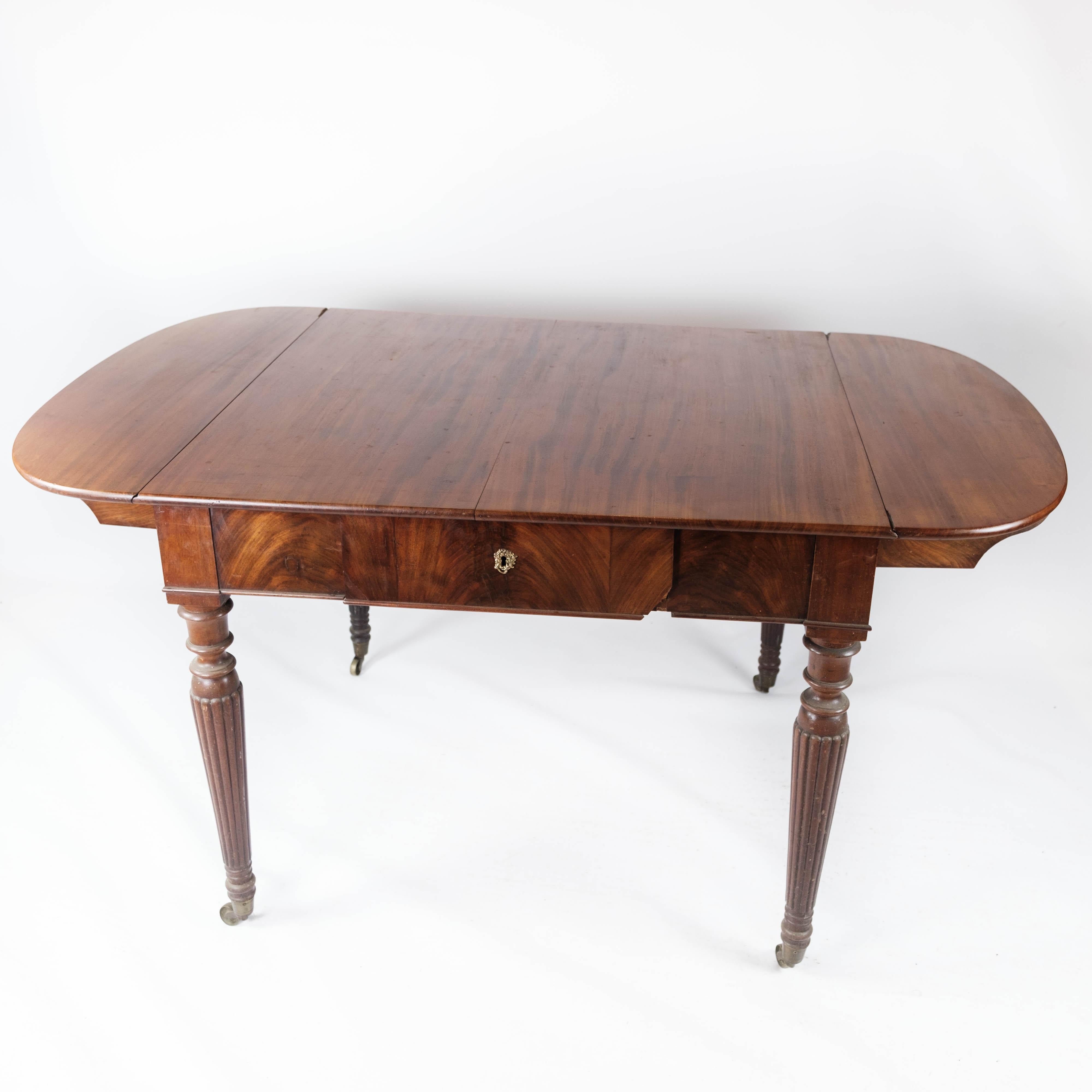 Dining Table of Mahogany with Extension Plates, 1840s For Sale 3