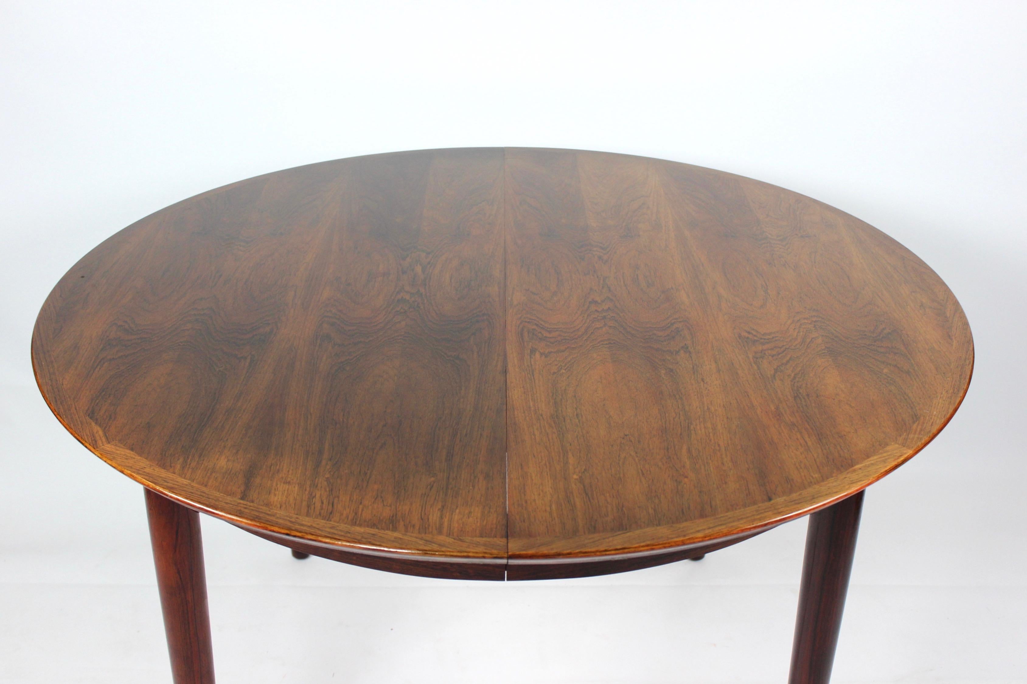 Scandinave moderne Table de salle à manger en bois de rose avec trois assiettes à rallonge d'Arne Vodder, années 1960 en vente