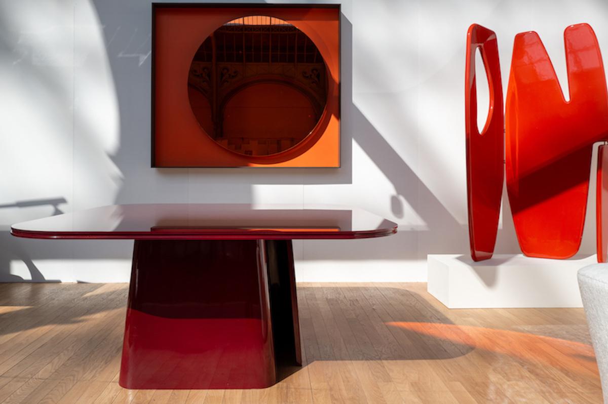 Moderno Tavolo da pranzo, OOMA, di REDA AMALOU DESIGN, 2020, Laccato, Piano in vetro, 160 cm in vendita