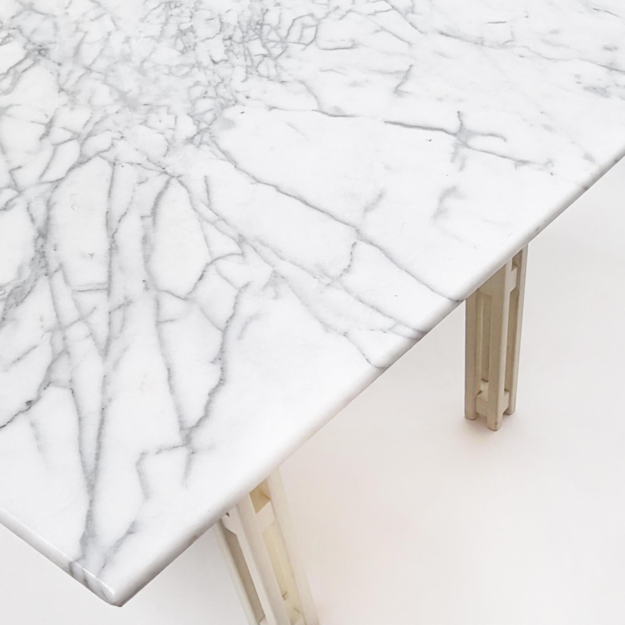 Mid-Century Modern Table de salle à manger ou bureau en marbre de Carrare en vente
