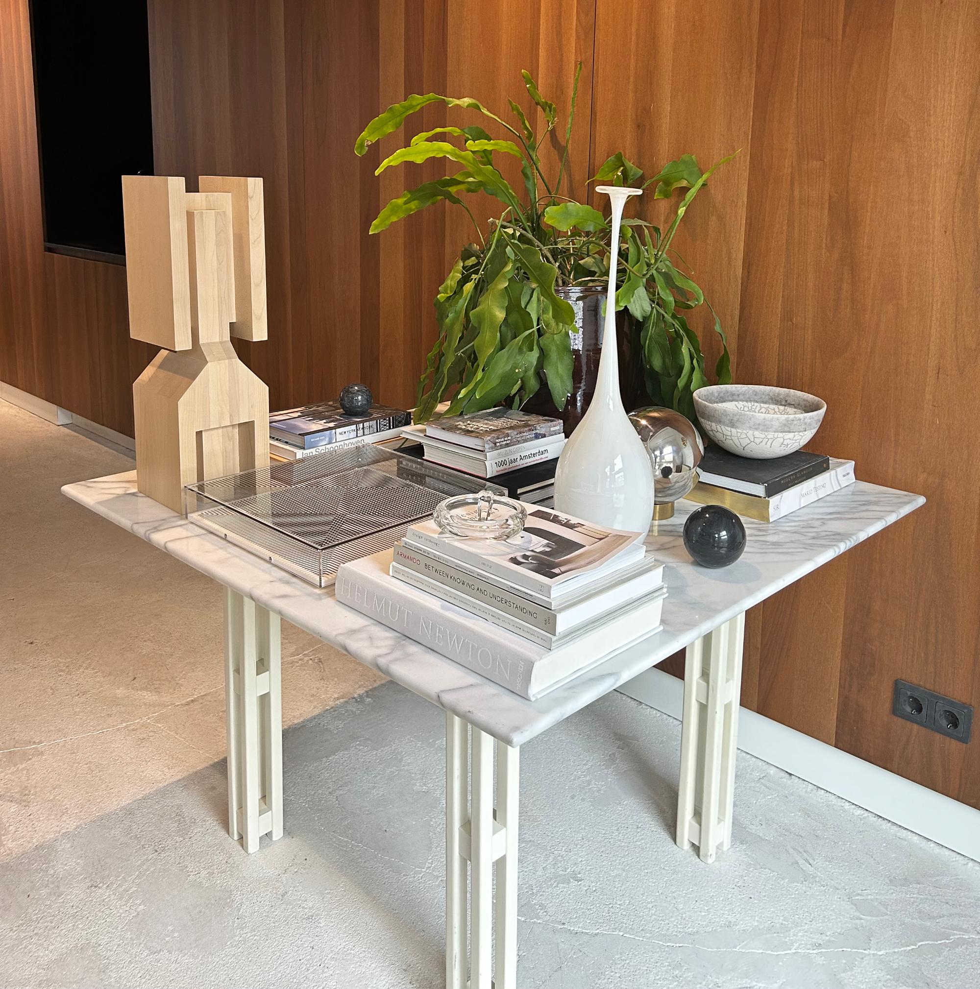 italien Table de salle à manger ou bureau en marbre de Carrare en vente