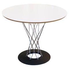 Tavolo da pranzo, tavolo con piedistallo in legno laminato bianco e metallo, 20° secolo.