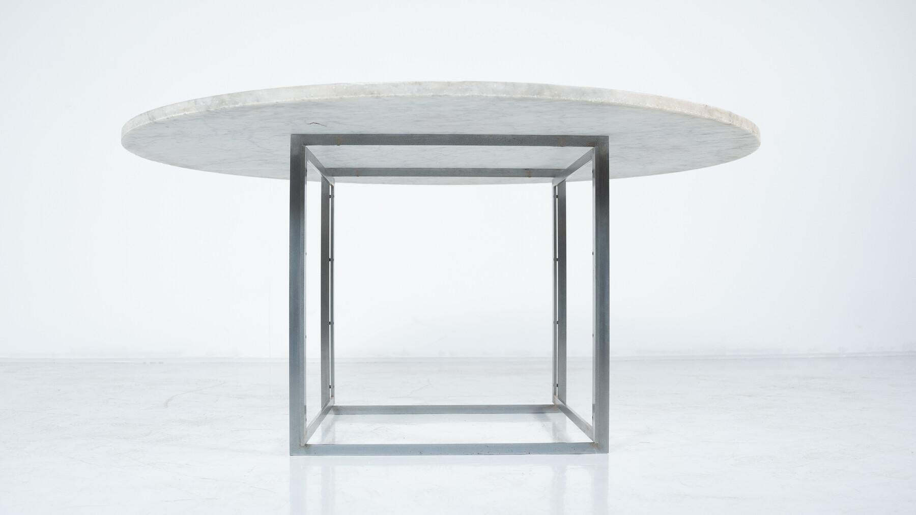 Tavolo da pranzo PK-54 di Poul Kjærholm per E. Kold Christensen- 1963
Poul Kjaerholm (danese, 1929-1980) è stato un designer noto per i suoi mobili in stile Funzionalista Moderno. Nato a Øster Vrå, nel nord della Danimarca, Kjaerholm ha studiato