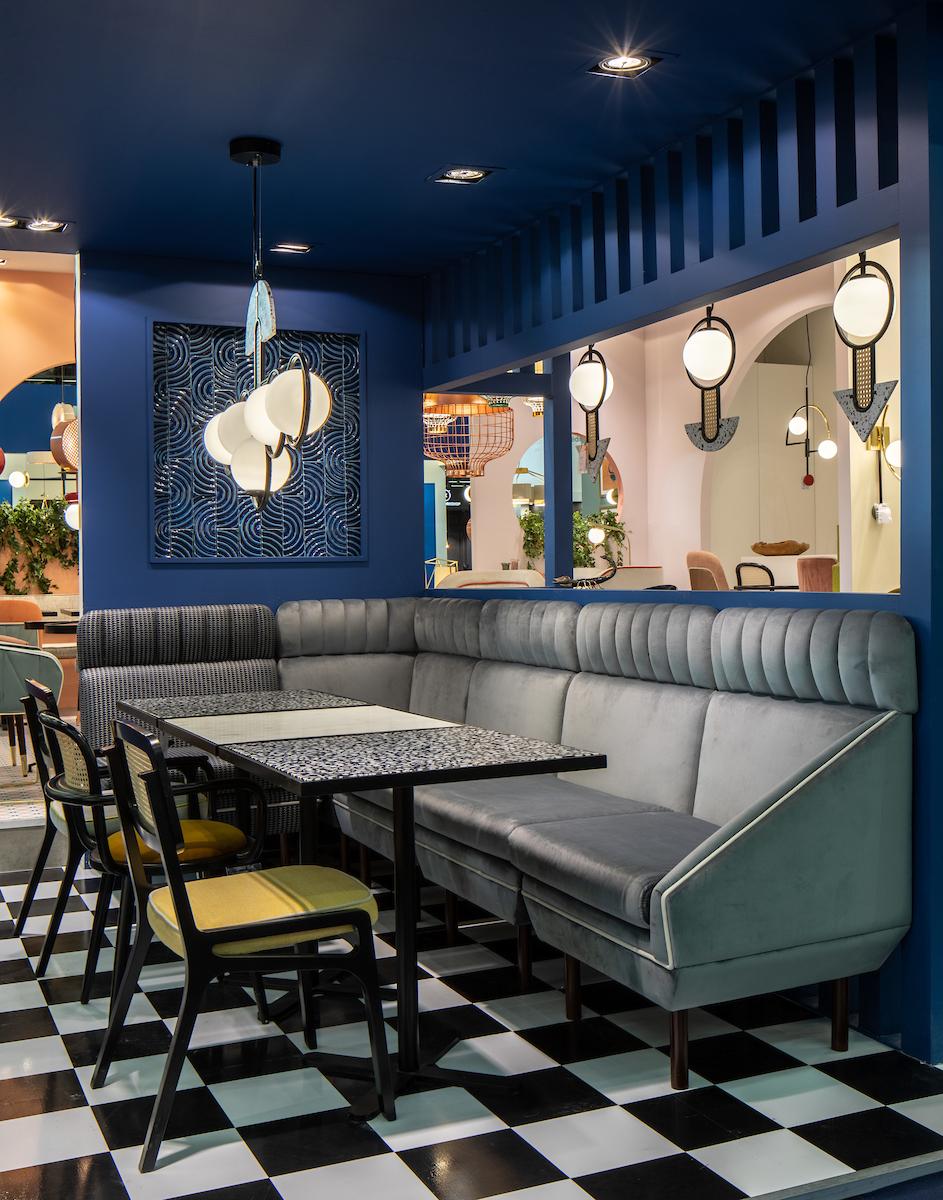 Praga dining table is a piece that combines an Art Deco/Bistrot inspired bases with terrazzo or wood tops in four available colors. Its elegance will stand out in any space, perfect for restaurants and cafes.

The base in lacquered metal is