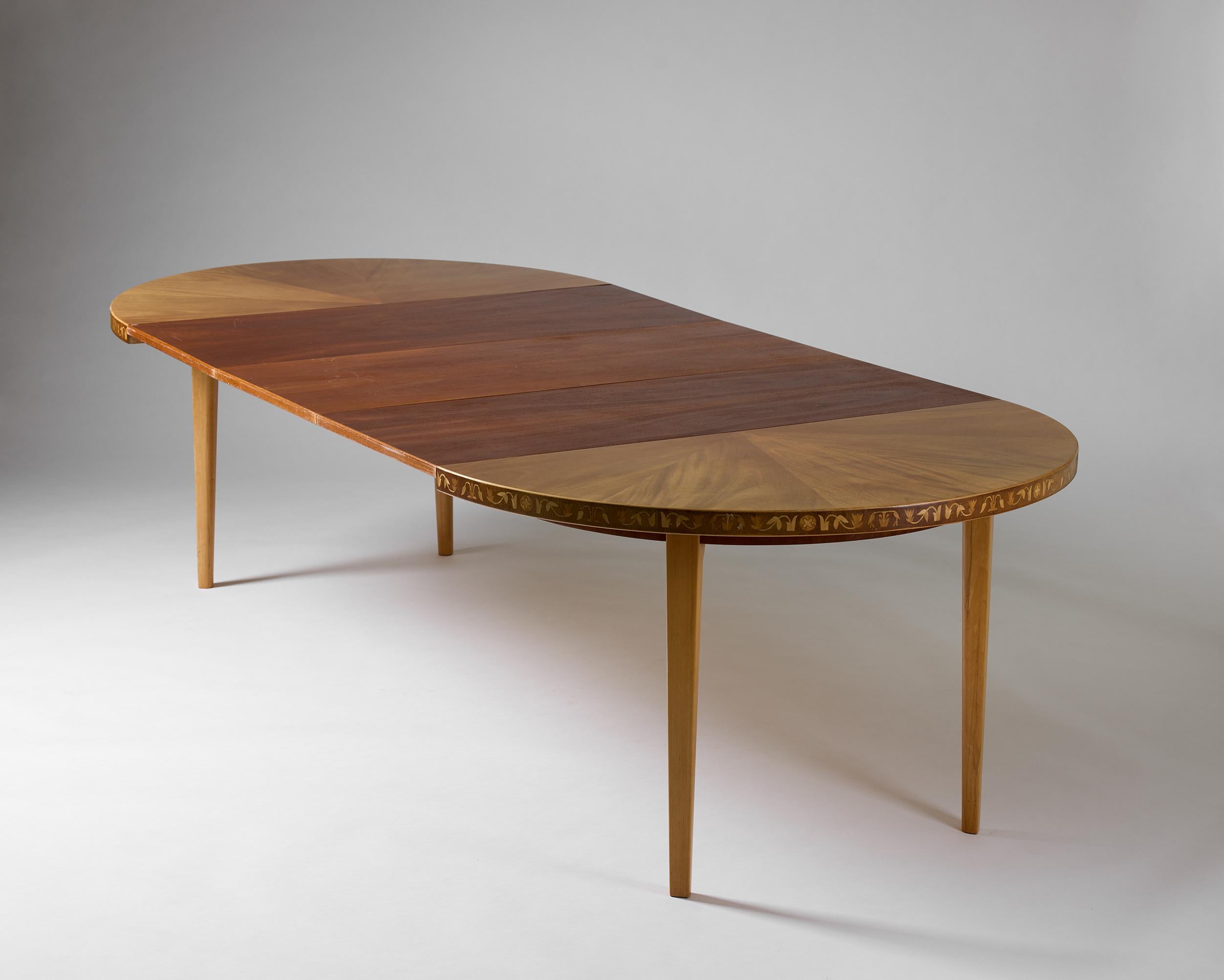 Suédois Table de salle à manger pyramid, conçue par Carl Malmsten Suède, années 1940 en vente