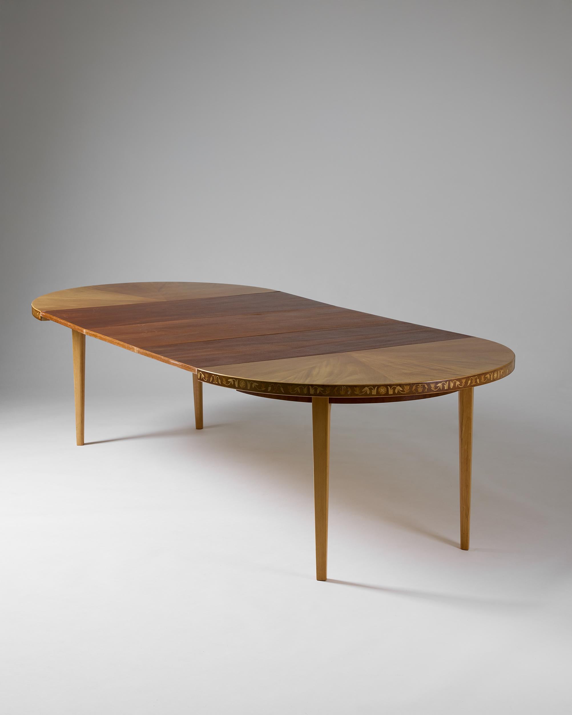Milieu du XXe siècle Table de salle à manger pyramid, conçue par Carl Malmsten Suède, années 1940 en vente