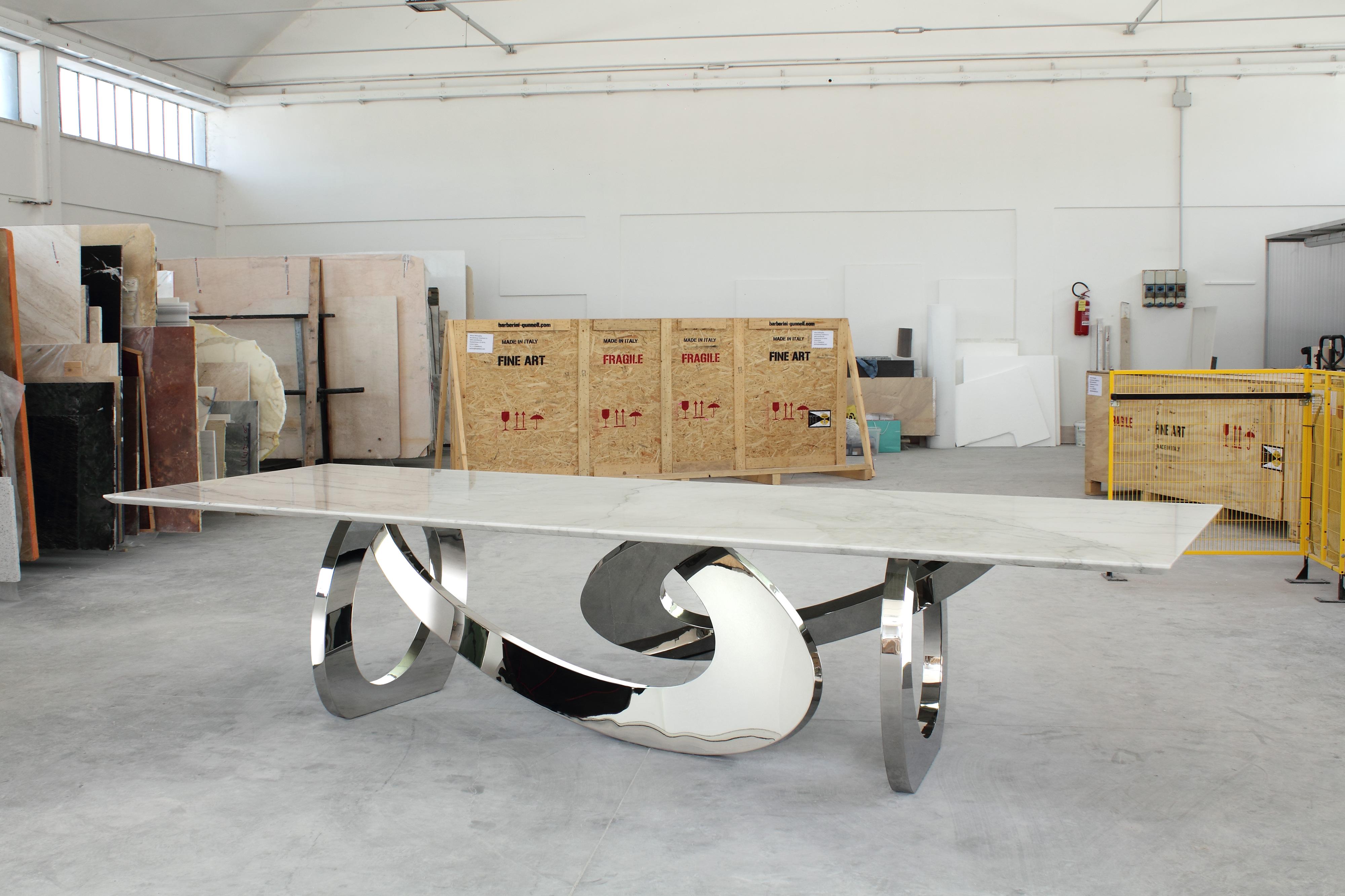 Mesa de Comedor Anillo Pata Escultura Mármol Blanco Espejo Acero Diseño Coleccionable en Nuevo estado para la venta en Ancona, Marche