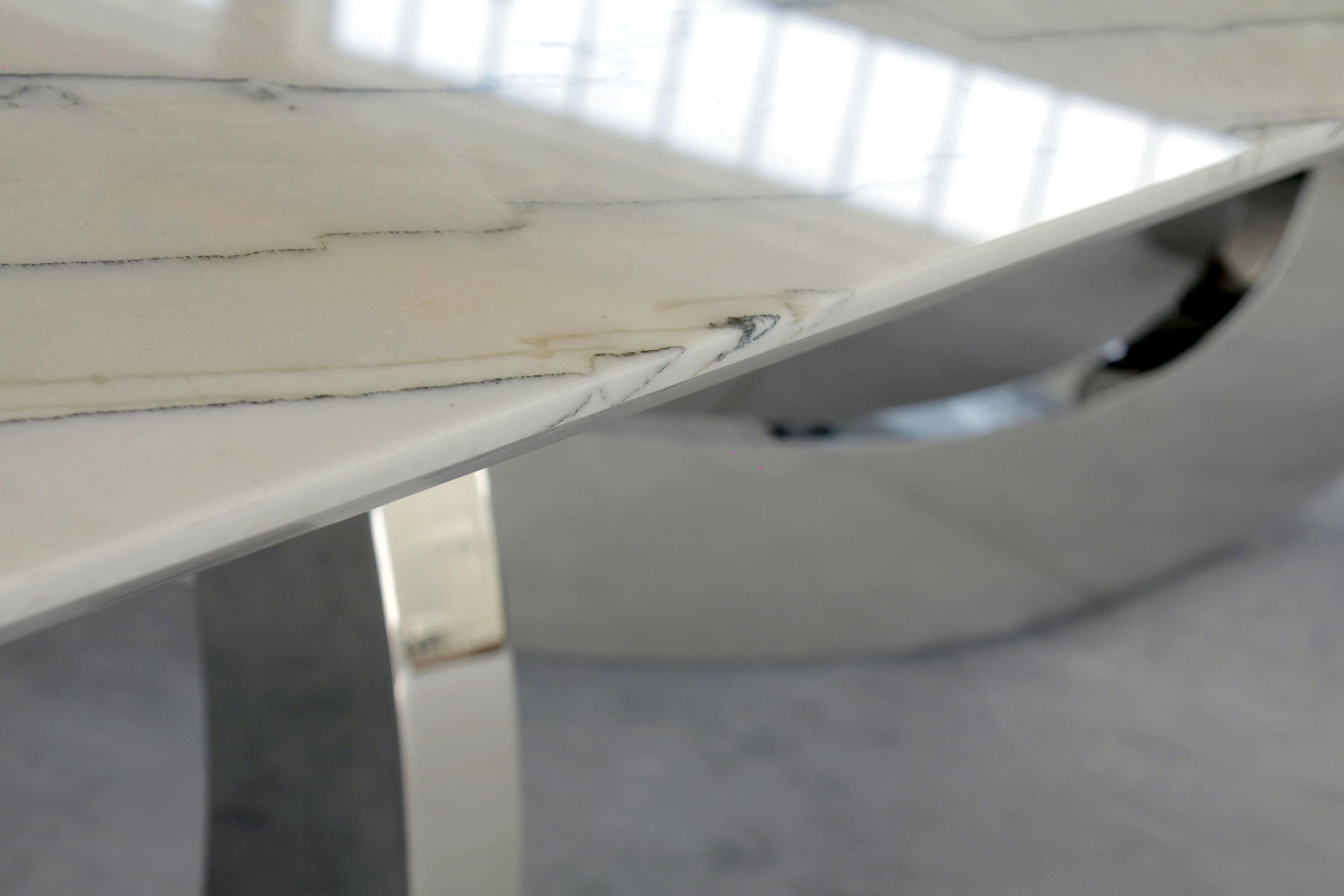 Mesa de Comedor Anillo Pata Escultura Mármol Blanco Espejo Acero Diseño Coleccionable en venta 1