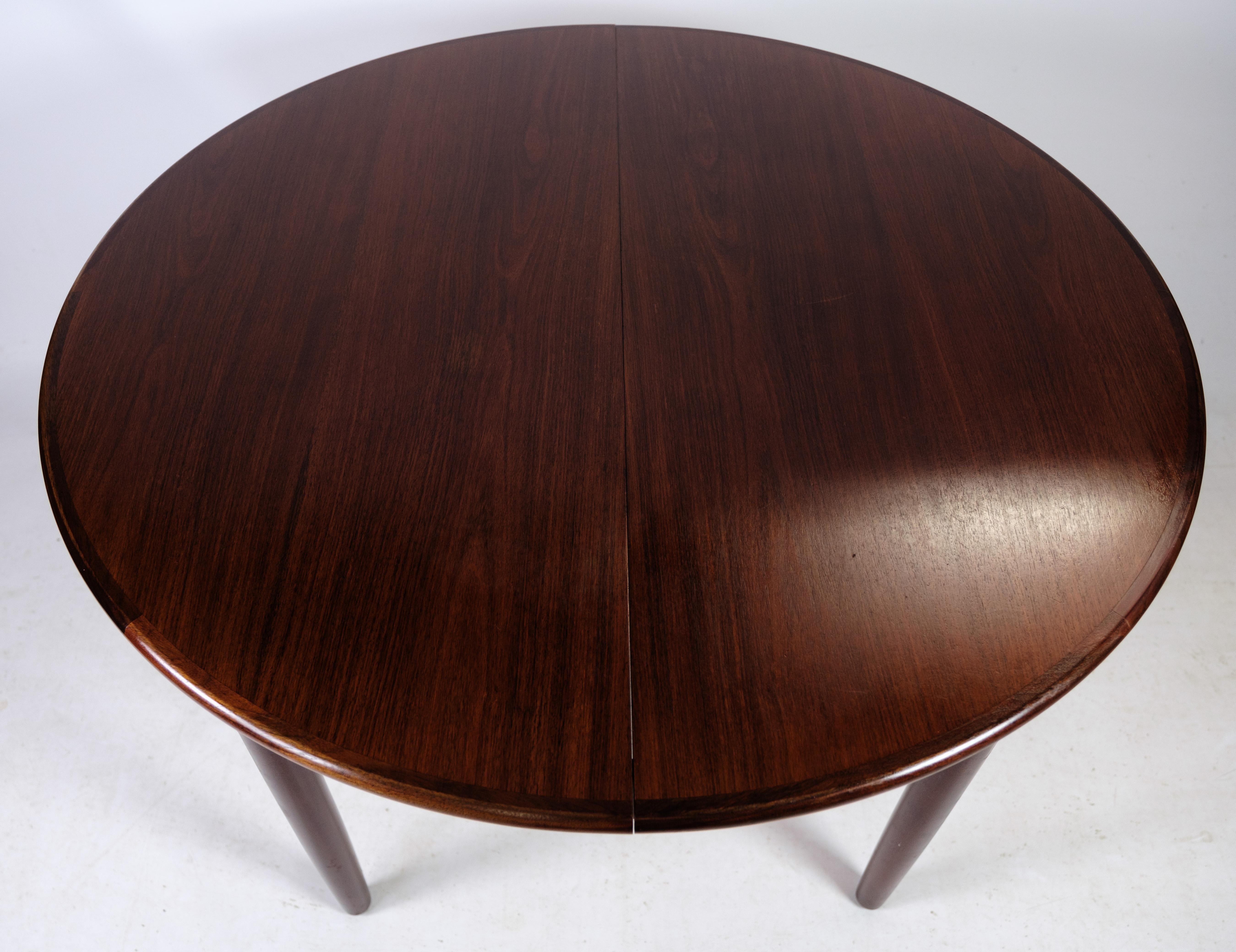 
This dining table, crafted from rosewood and bearing the unmistakable hallmarks of Danish design, originates from the 1960s. With its rich tones and sleek lines, it embodies the elegance and sophistication characteristic of mid-century Danish