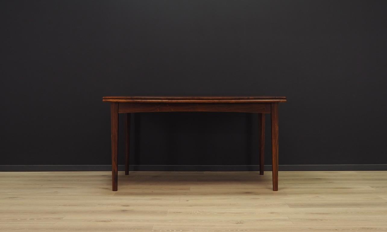 Splendid table from the 1960s-1970s, Minimalist form, Danish design. The whole is veneered with rosewood. Under the top there are pullout / pull-out inserts. Preserved in good condition (small bruises and scratches), directly for use.

Dimensions: