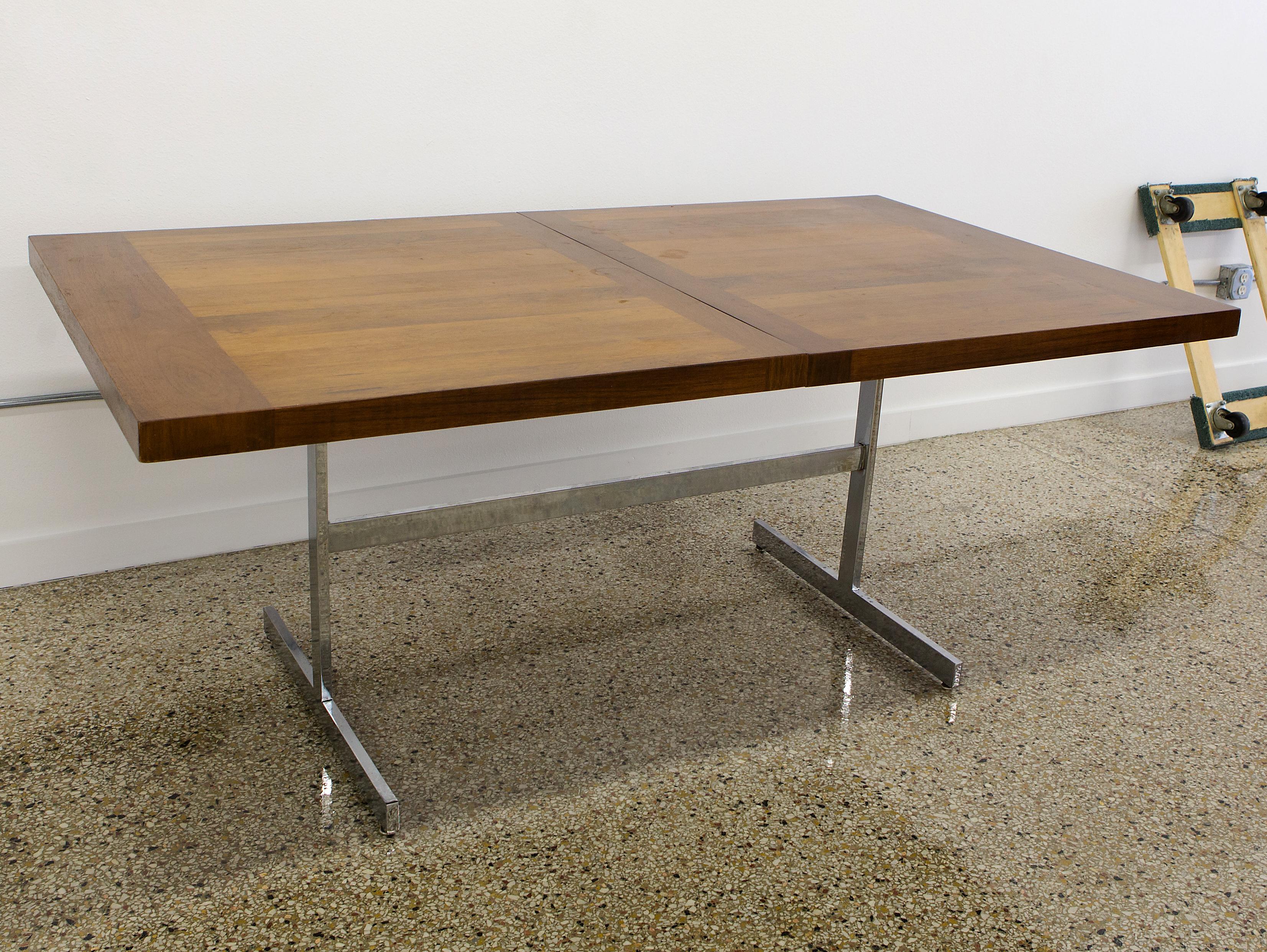 Dining Table, Rosewood with 1 Leaf Extension on Chrome Base by Alfred Hendrickx  In Good Condition In Madison, WI