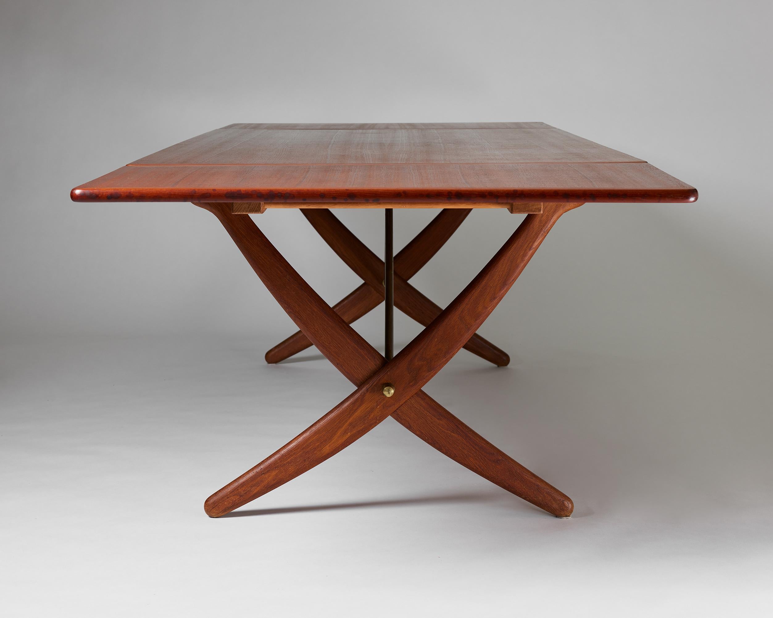 Mid-Century Modern Dining table ‘Sabre Leg’ designed by Hans J. Wegner for Andreas Tuck, Denmark