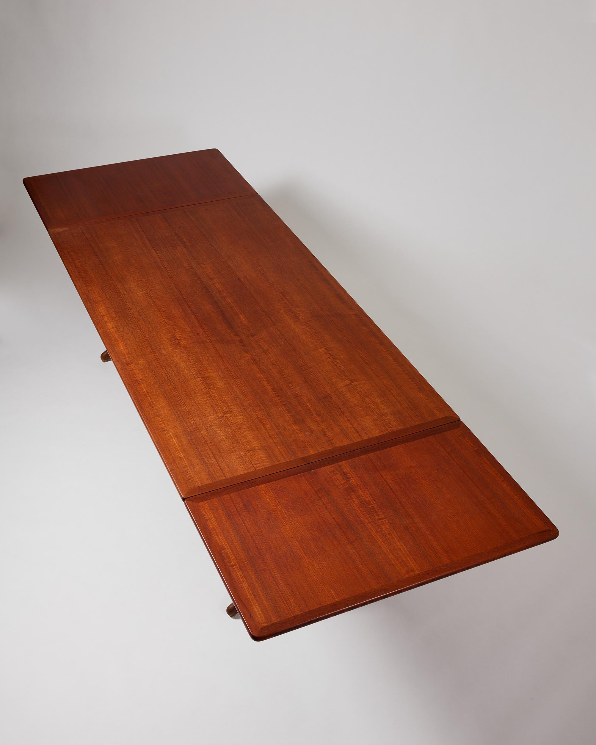 Mid-20th Century Dining table ‘Sabre Leg’ designed by Hans J. Wegner for Andreas Tuck, Denmark
