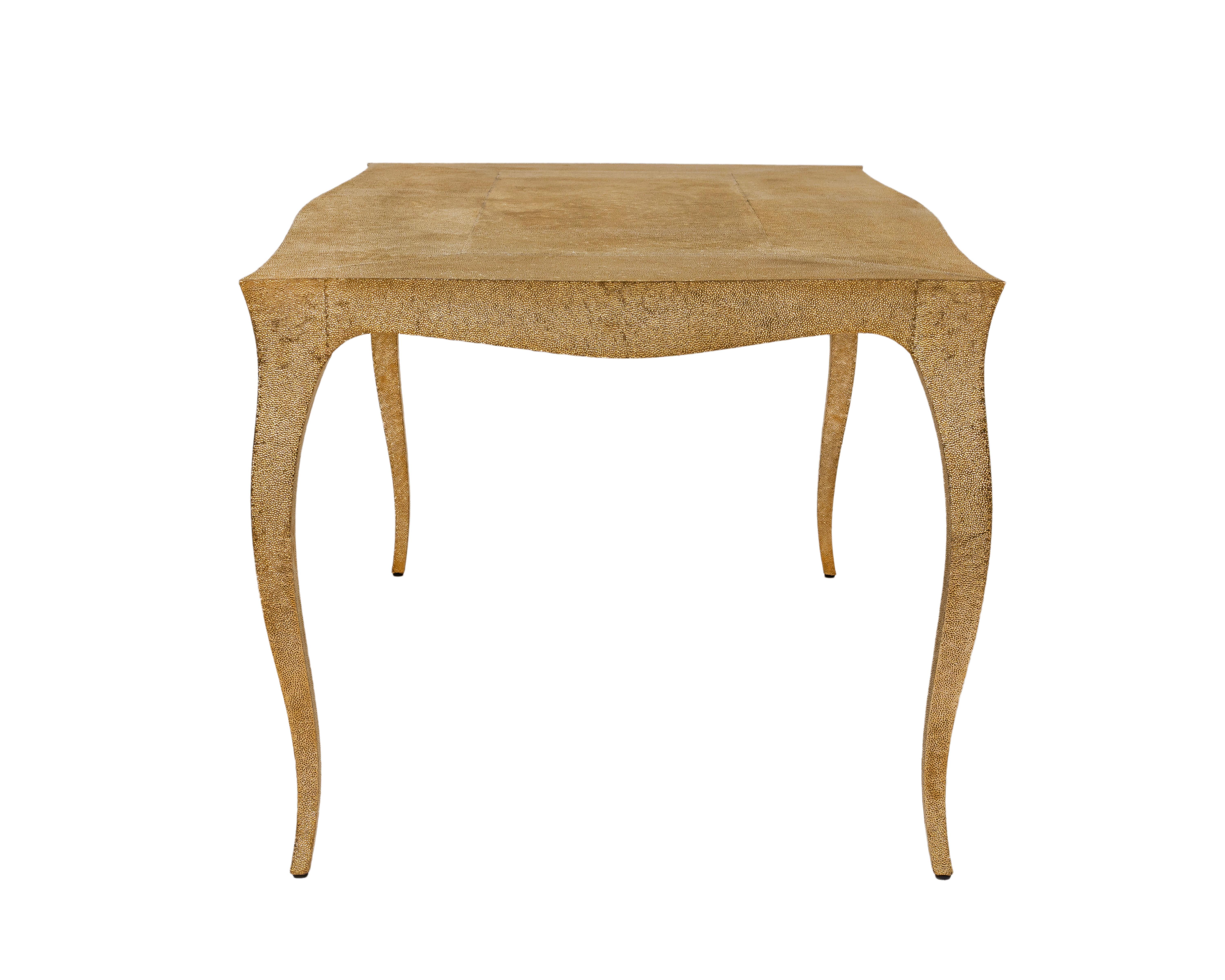Luigi XV Tavolo da pranzo Louise con 4 sedie Club in ottone medio martellato su teak in vendita