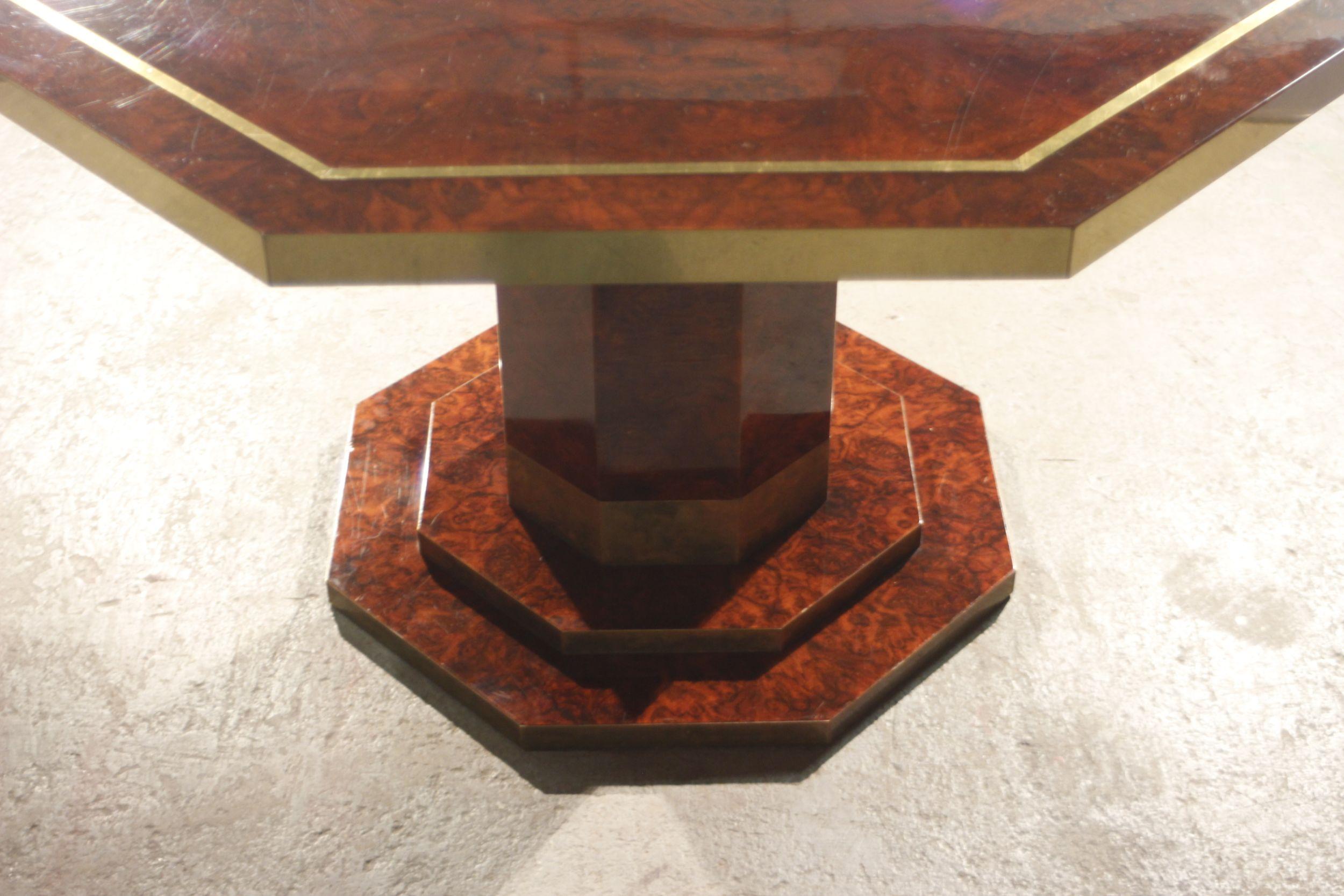 Dining table signed by Jean Claude Mahey in lacquered elm burl and brass For Sale 1