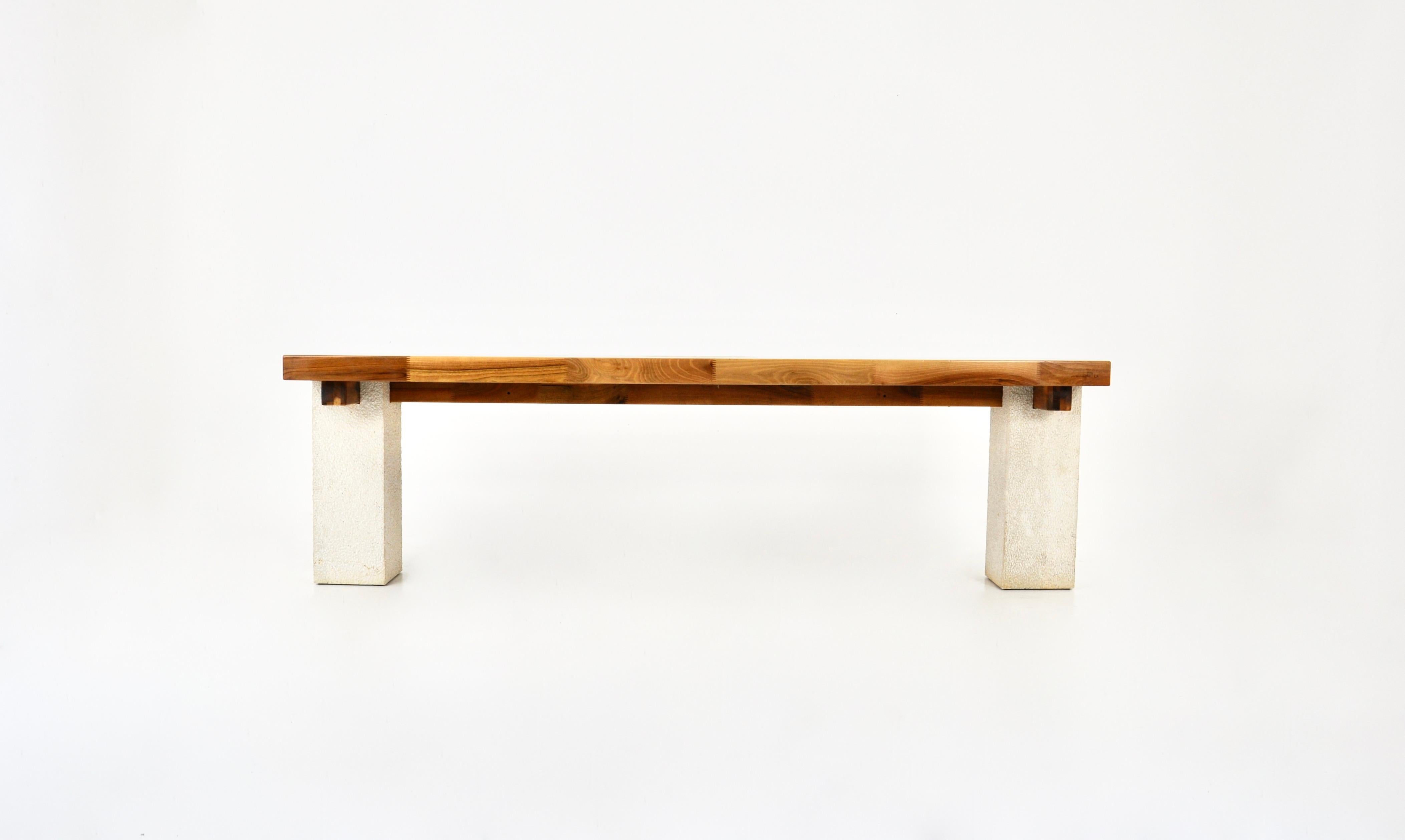Rare grande table de salle à manger de Gio Pomodore créée en édition limitée, cette table est le numéro 4. Le plateau est en bois avec le centre et les pieds en marbre. Signé Gio Pomodoro. Usure due au temps et à l'âge de la table.
Pour