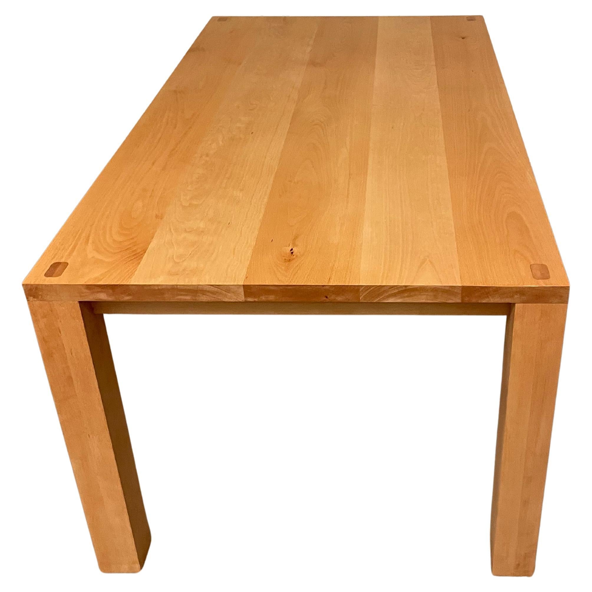 Mesa de comedor, haya maciza rectanble  por Studio Yann Gandon