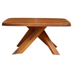 Table à manger : « T35 C » de Pierre Chapo, vers 1970, en orme massif