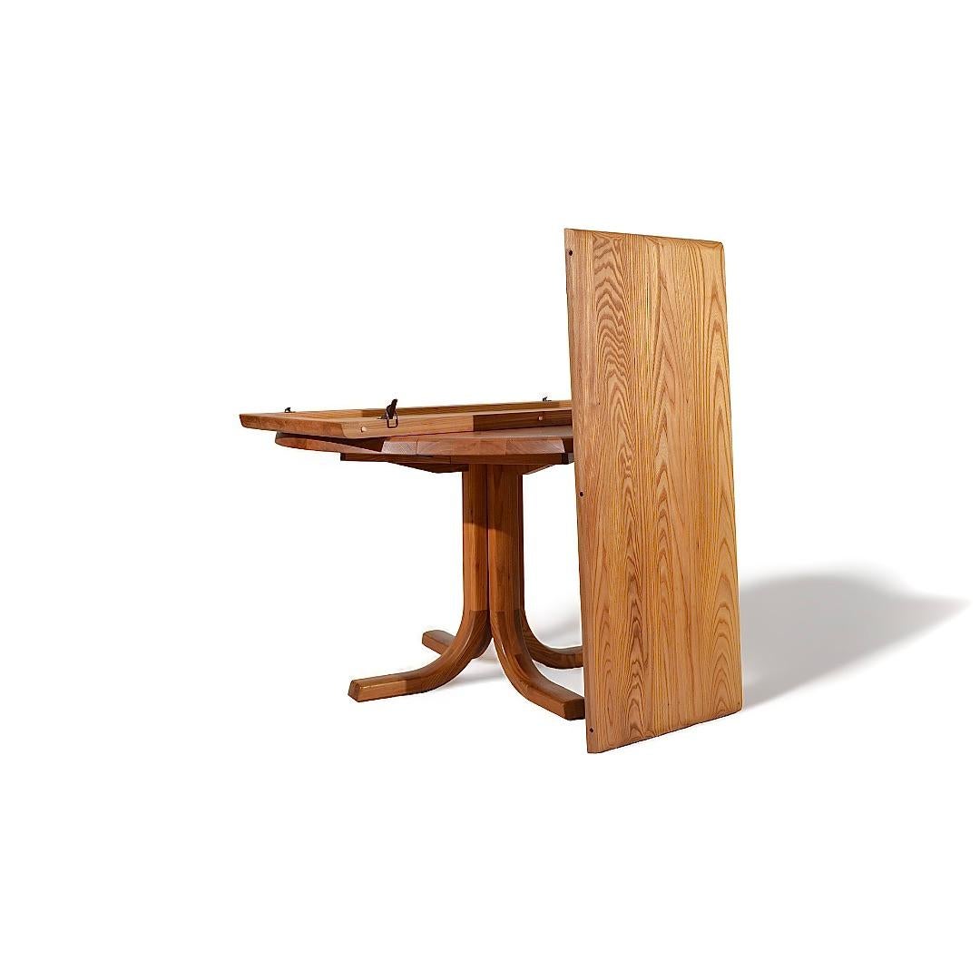 A table designed to last!

By collaborating with the Alsatian cabinetmaker Seltz, the french designer Pierre Chapo has been able to multiply new creations while always keeping the same level of requirement in the development of his pieces.

Like a