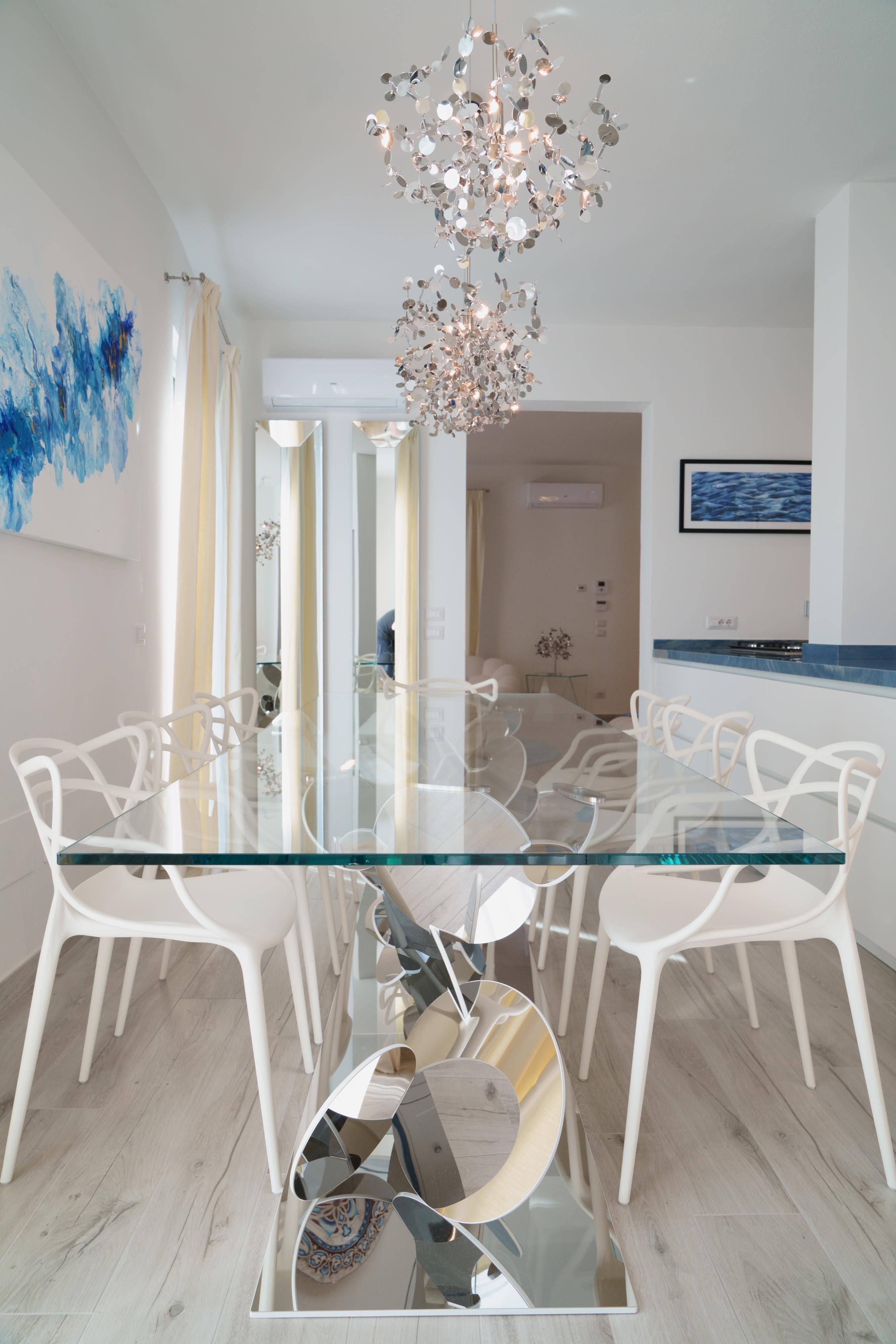 Table de salle à manger sculpturale en acier inoxydable à base de disque et plateau en verre trempé  Neuf - En vente à Ancona, Marche