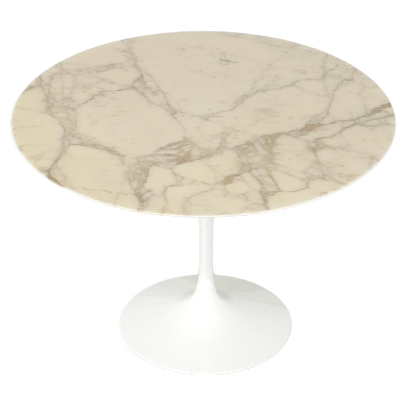 Dining Table Tulip marble by Eero Saarinen for Knoll International. For Sale