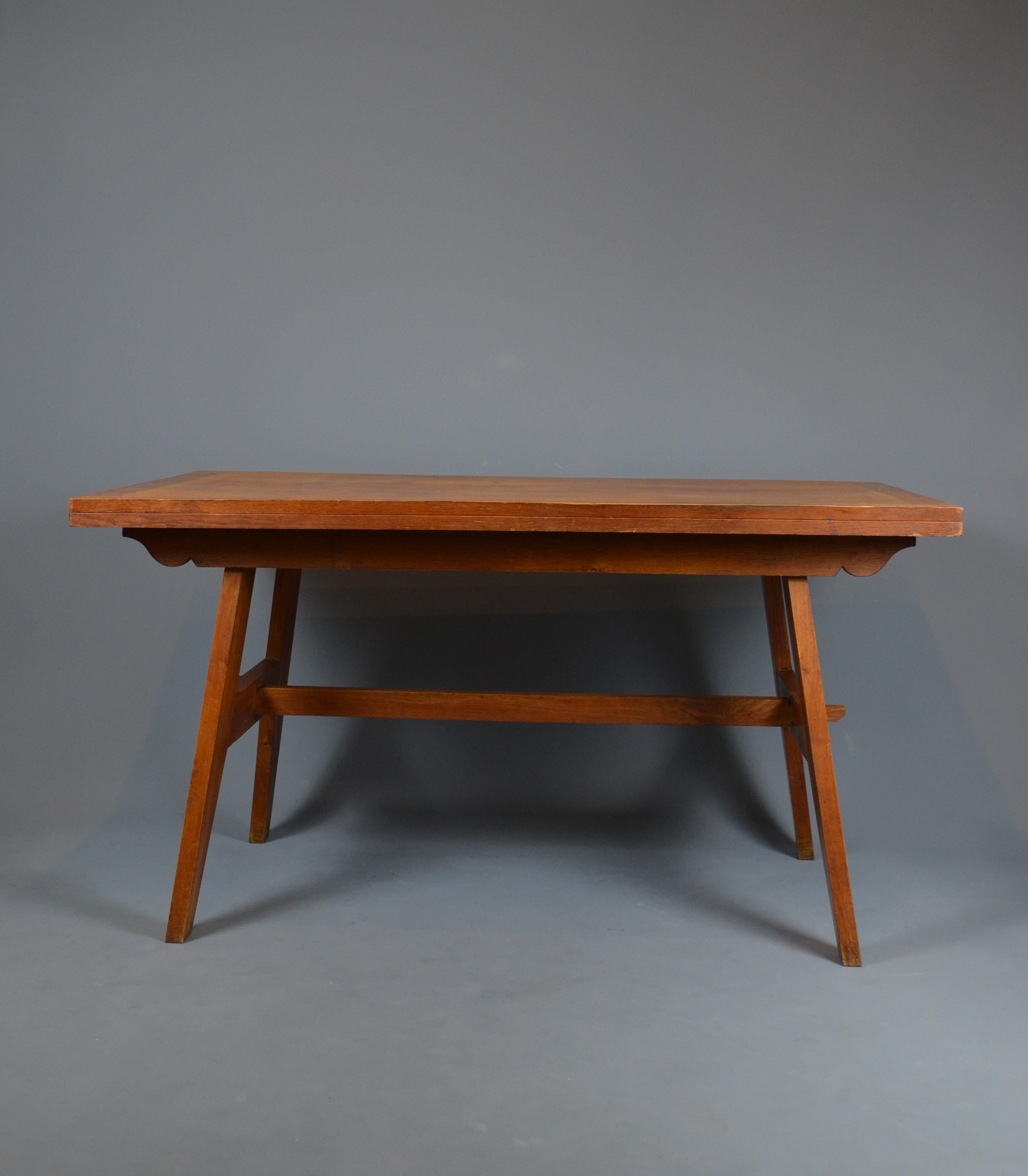 Milieu du XXe siècle Table de salle à manger, 