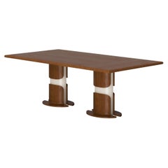 Mesa de comedor, tablero de nogal,  Base de madera lacada y nogal