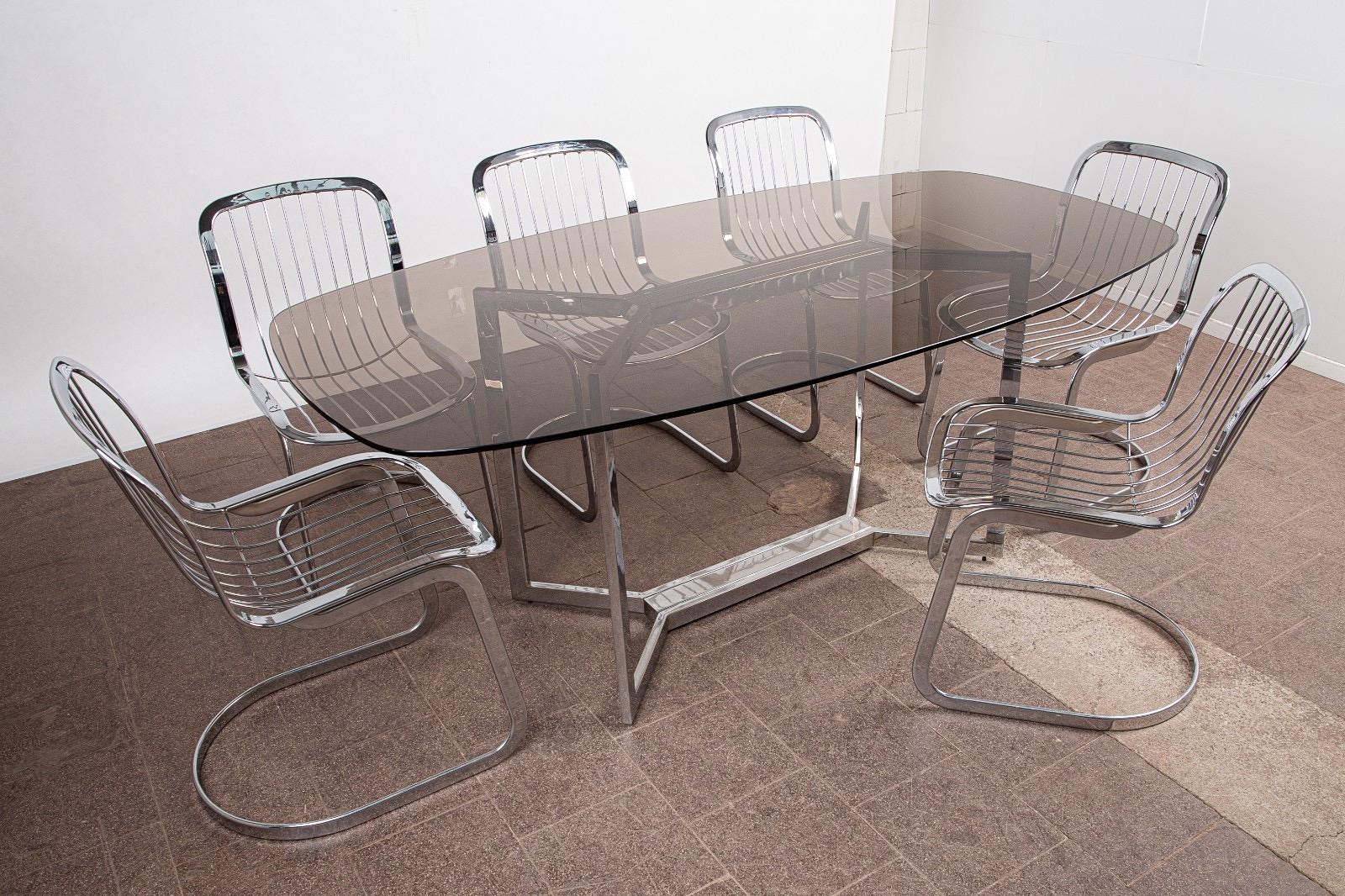 Gastone Rinaldi for Cidue, dining room table with six chairs, chrome, glass, velvet, Italy, 1970s. Seating group consisting of a dining room table with a chrome-plated base and a loose table top made of tinted glass as well as six chairs with
