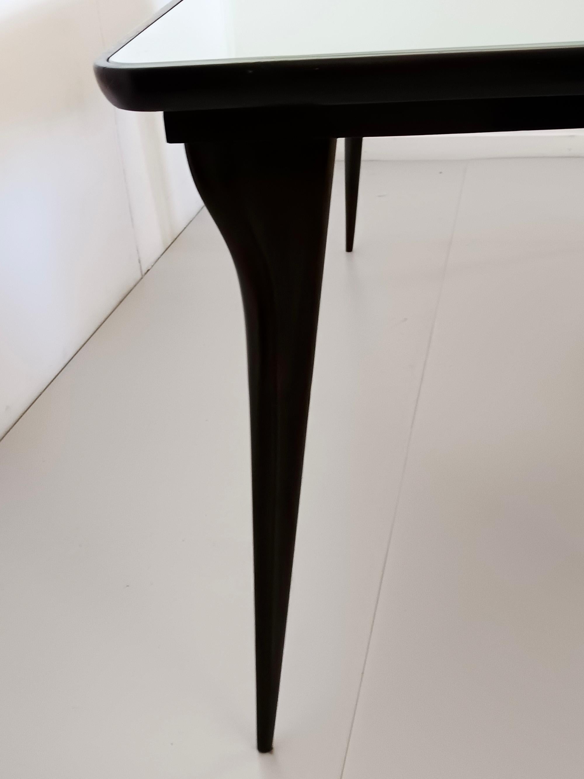 Milieu du XXe siècle Table de salle à manger avec plateau en verre vert pâle dans le style de Carlo De Carli, Italie en vente