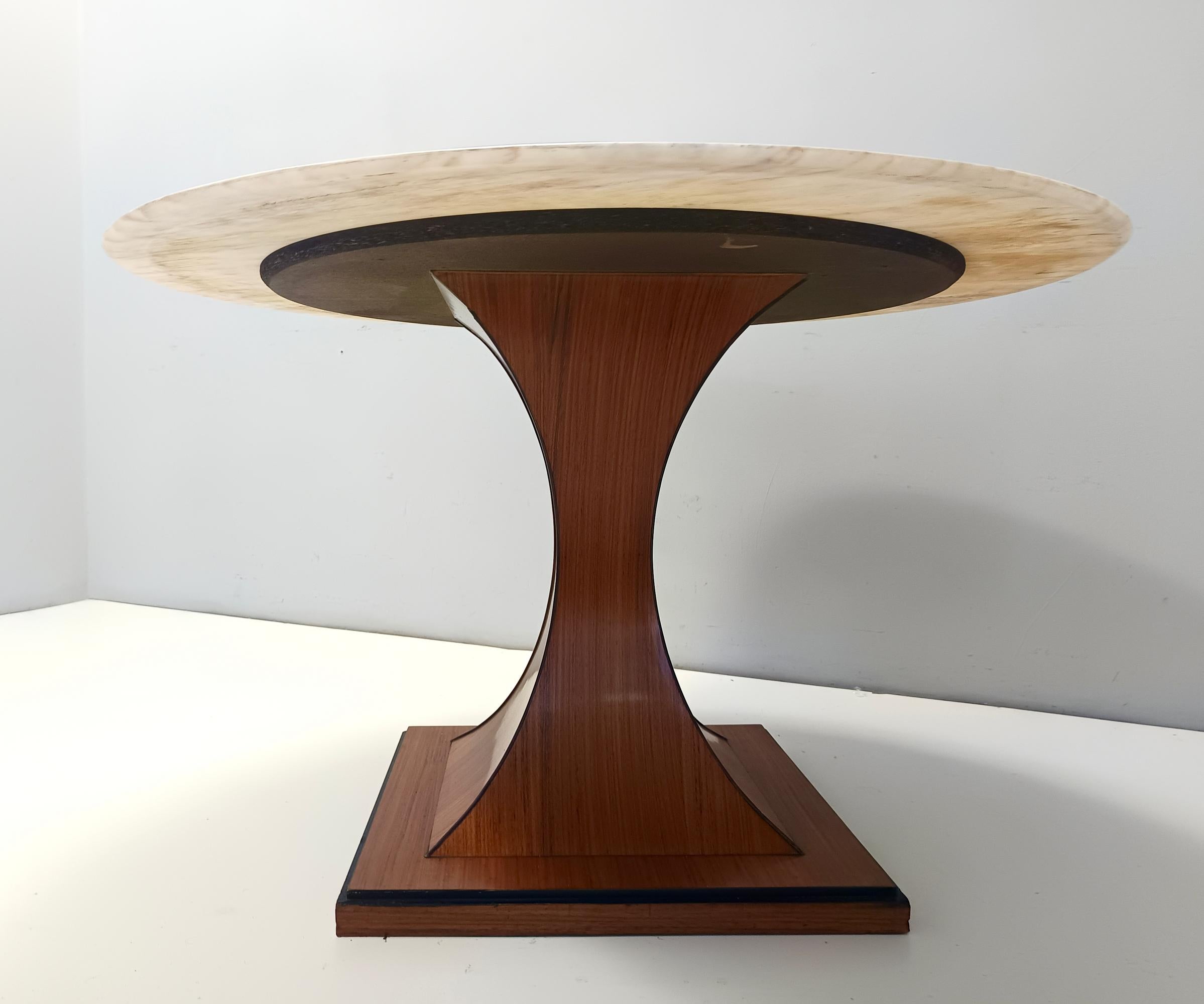 Table de salle à manger portugaise en marbre rose dans le style de Carlo De Carli en vente 2