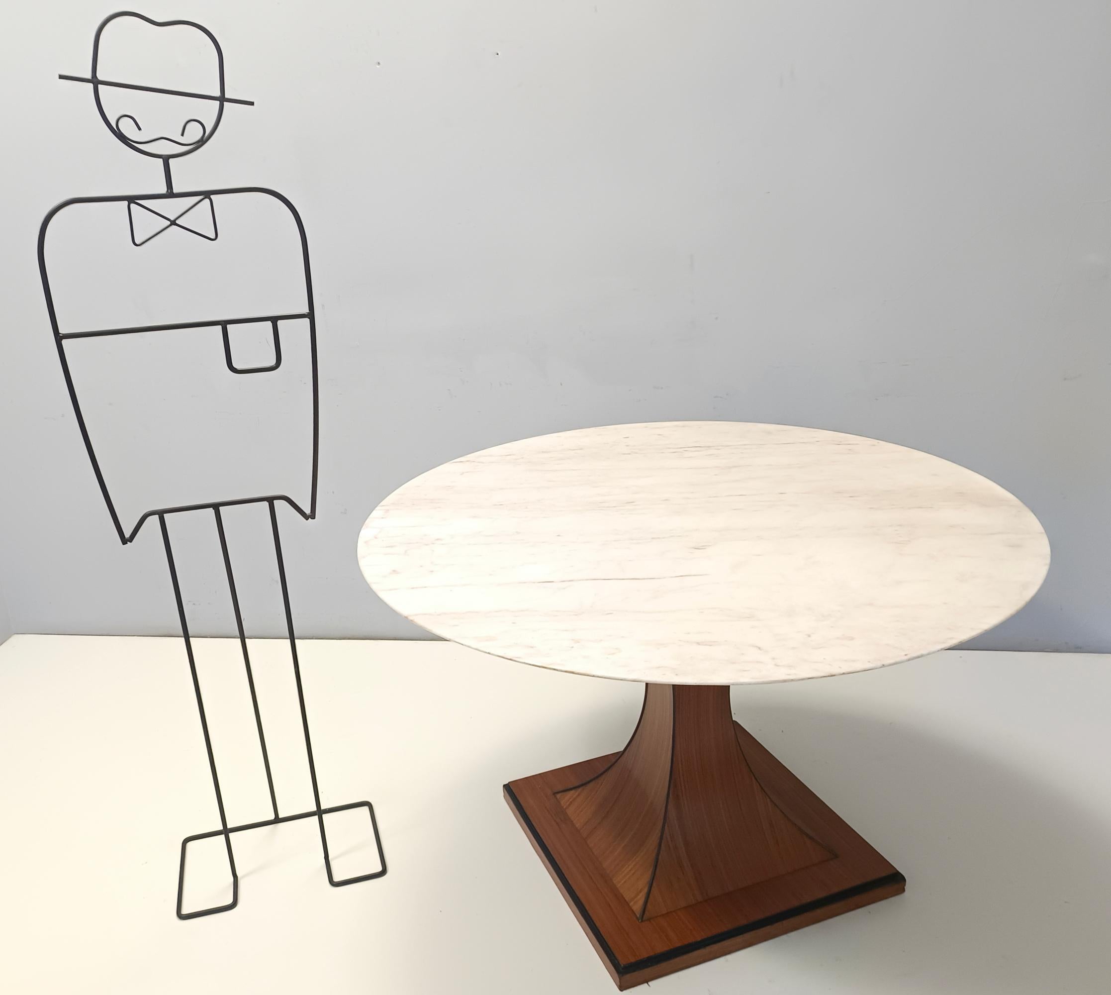 Ébénisé Table de salle à manger portugaise en marbre rose dans le style de Carlo De Carli en vente