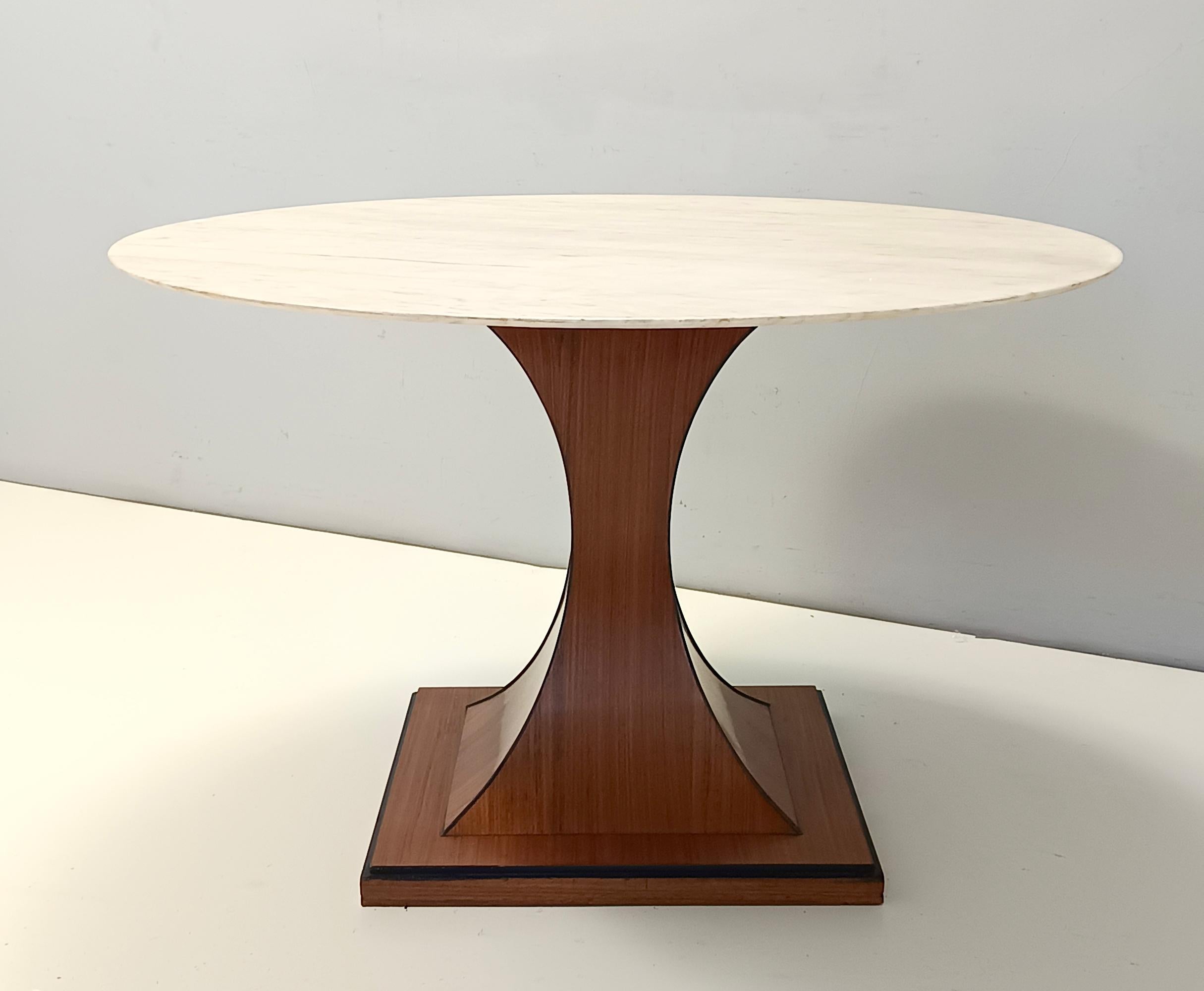 Table de salle à manger portugaise en marbre rose dans le style de Carlo De Carli Excellent état - En vente à Bresso, Lombardy