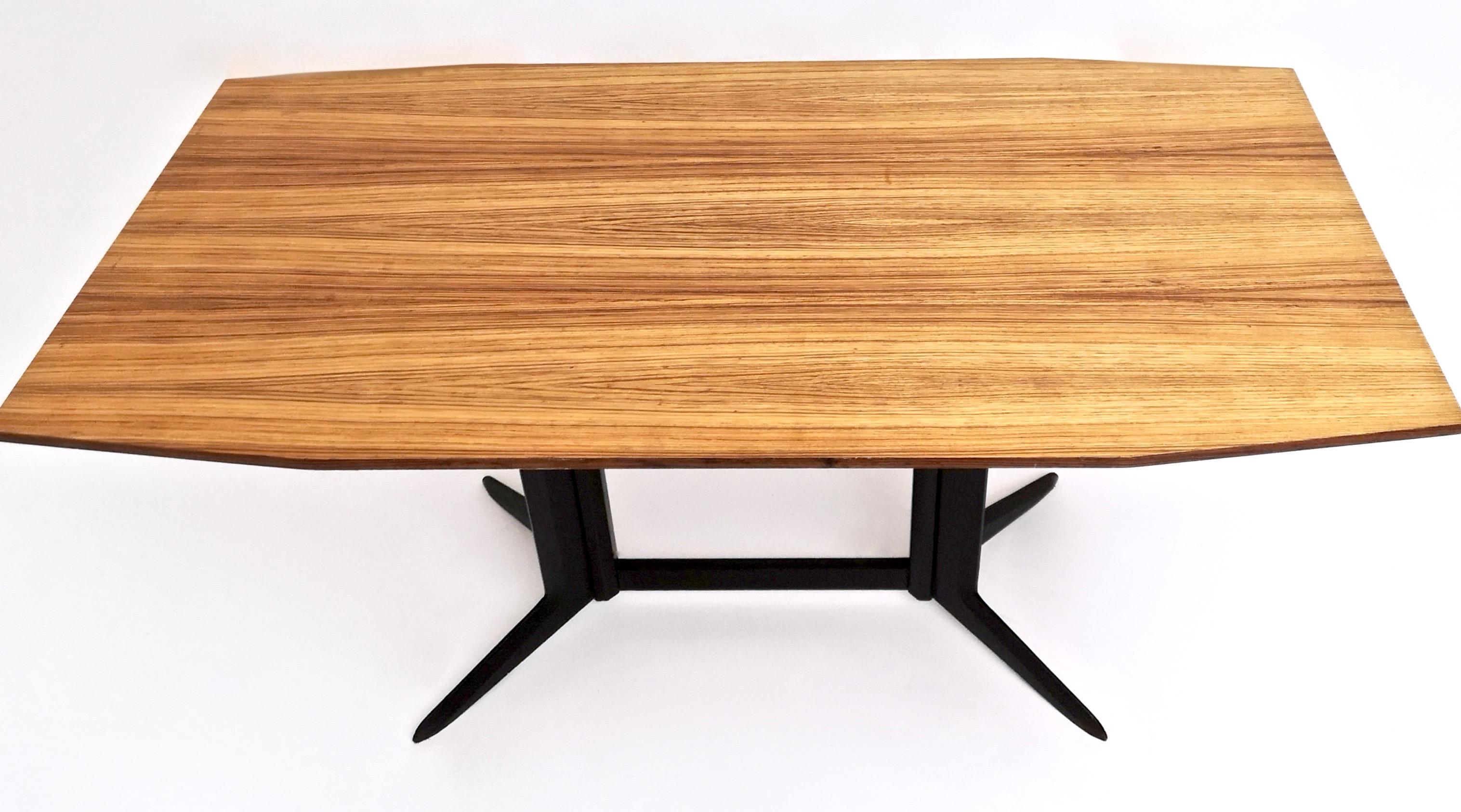 Ébénisé Table de salle à manger vintage avec plateau en bois zébré et cadre en bois ébénisé, Italie en vente