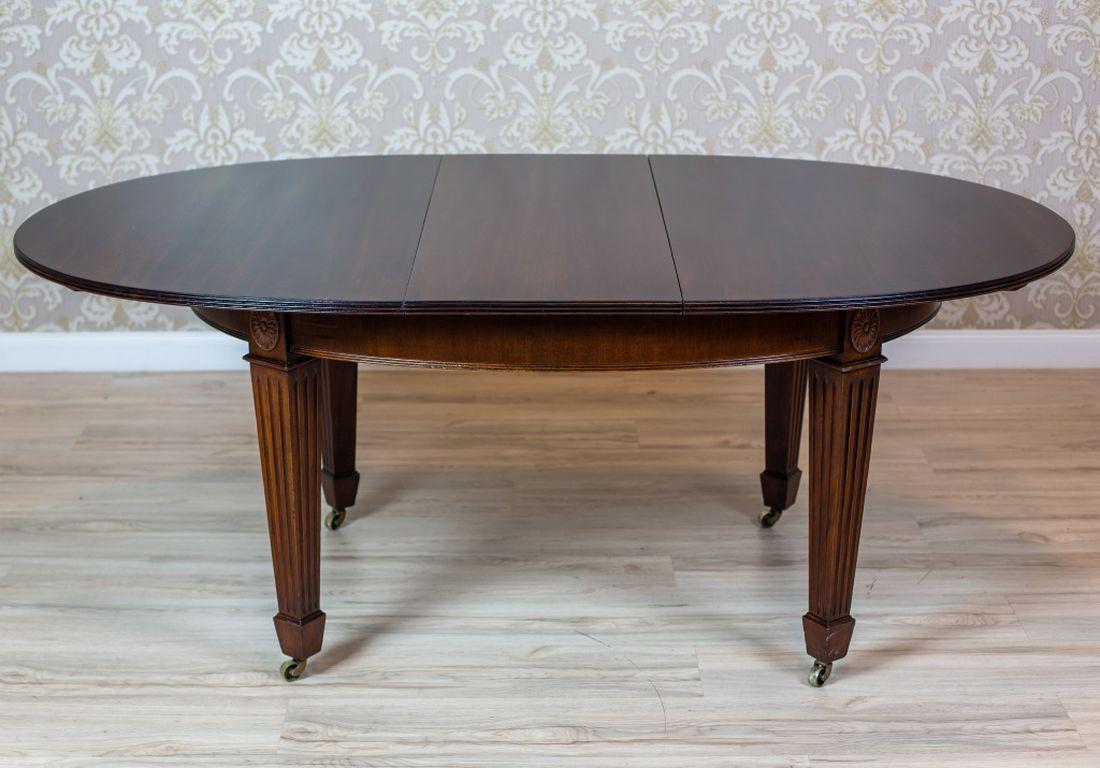 Dining Table with an Extendable Top from the Turn of the 19th and 20th Centuries (Britisch)