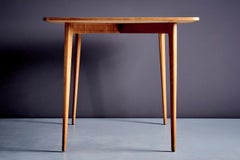 Table de salle à manger avec plateau en placage de frêne