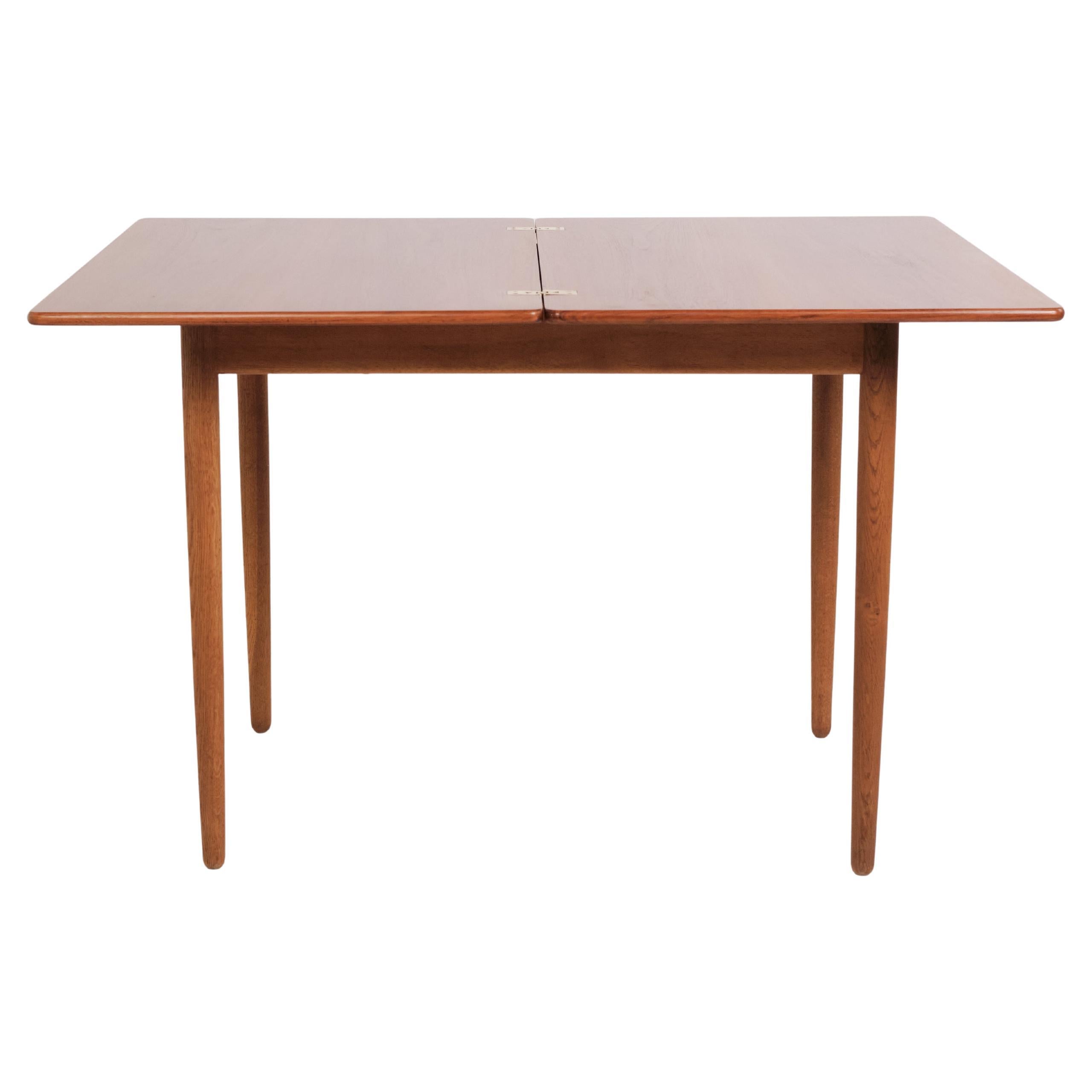 Dining Table With Built-in Storage In Teak 
Oak By Hans J. Wegner From 1960s im Angebot